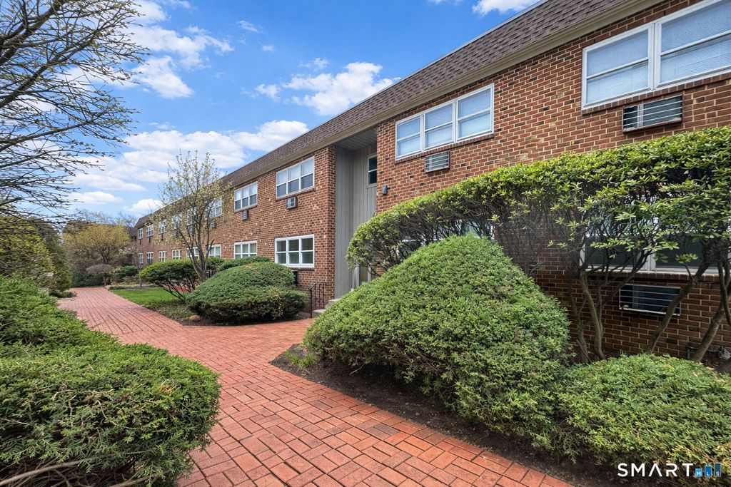 Photo of 637 Cove Road #A15, Stamford, CT 06902 (MLS # 24166690)