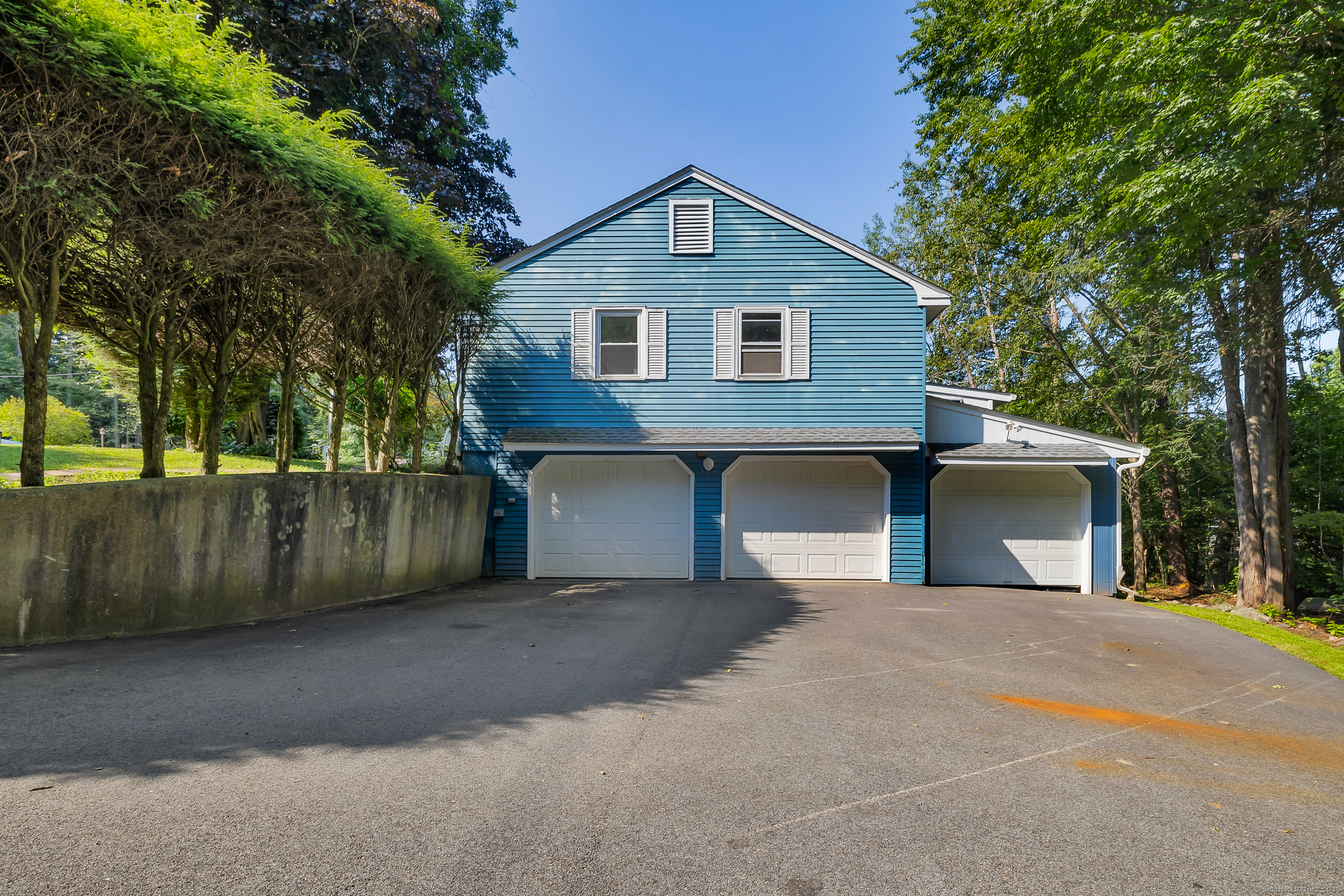 226 East Wakefield Boulevard