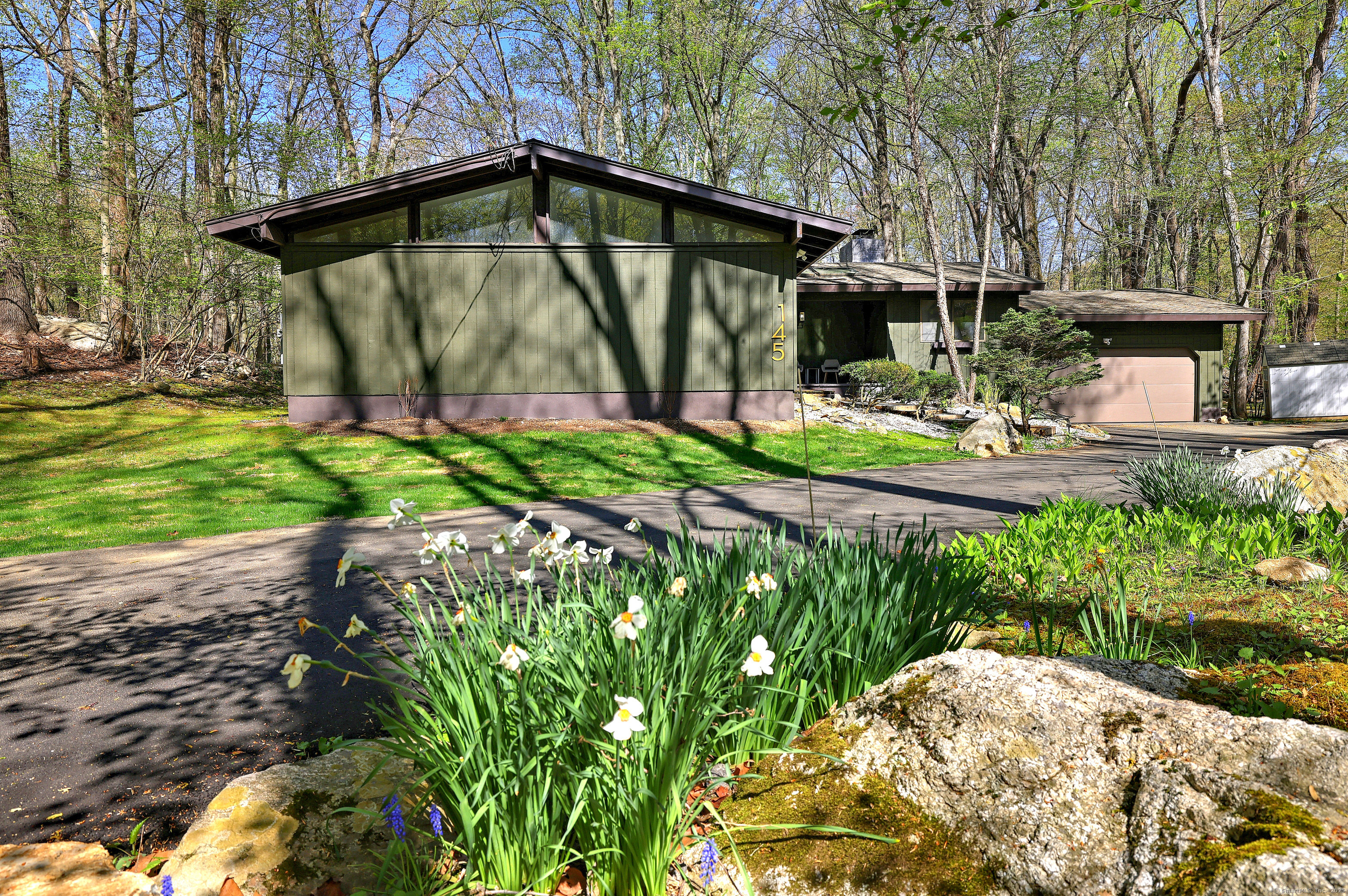 Property for Sale at Guinea Road, Stamford, Connecticut - Bedrooms: 3 
Bathrooms: 2 
Rooms: 6  - $799,999
