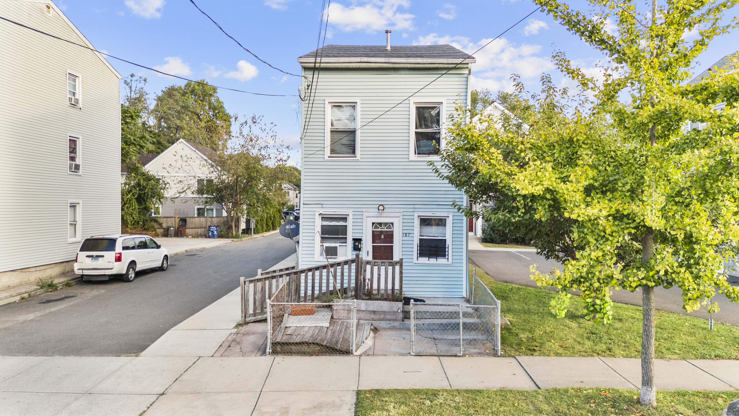 Saltonstall Avenue, New Haven, Connecticut - 3 Bedrooms  
2 Bathrooms  
7 Rooms - 