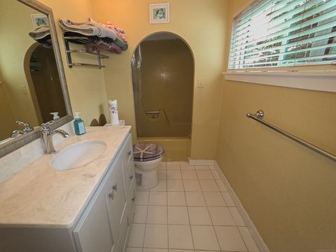 Tiny photo for 20 Greenbriar Drive #APT H, Farmington, CT 06032 (MLS # 24108594)