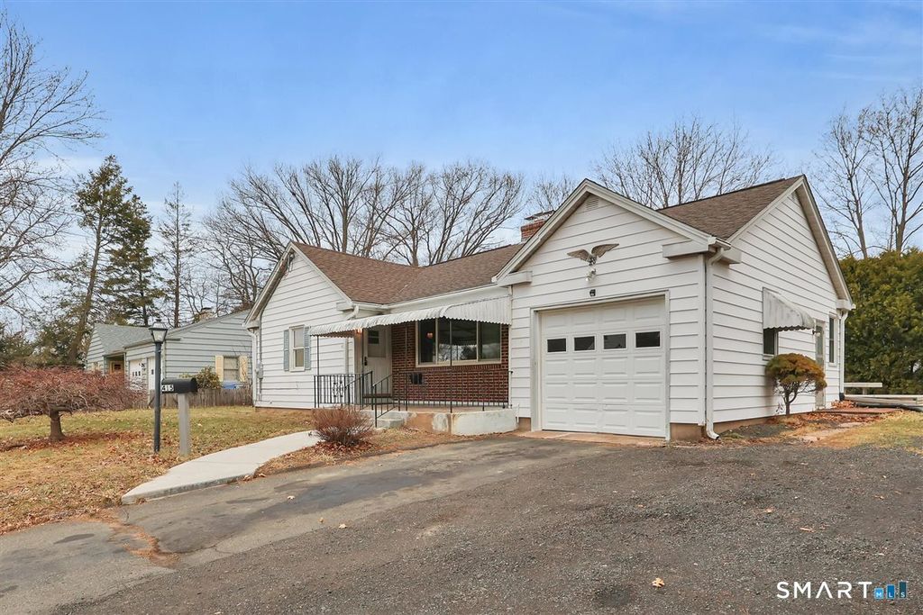 Photo of 415 Woodbridge Street, Manchester, CT 06042 (MLS # 24157093)