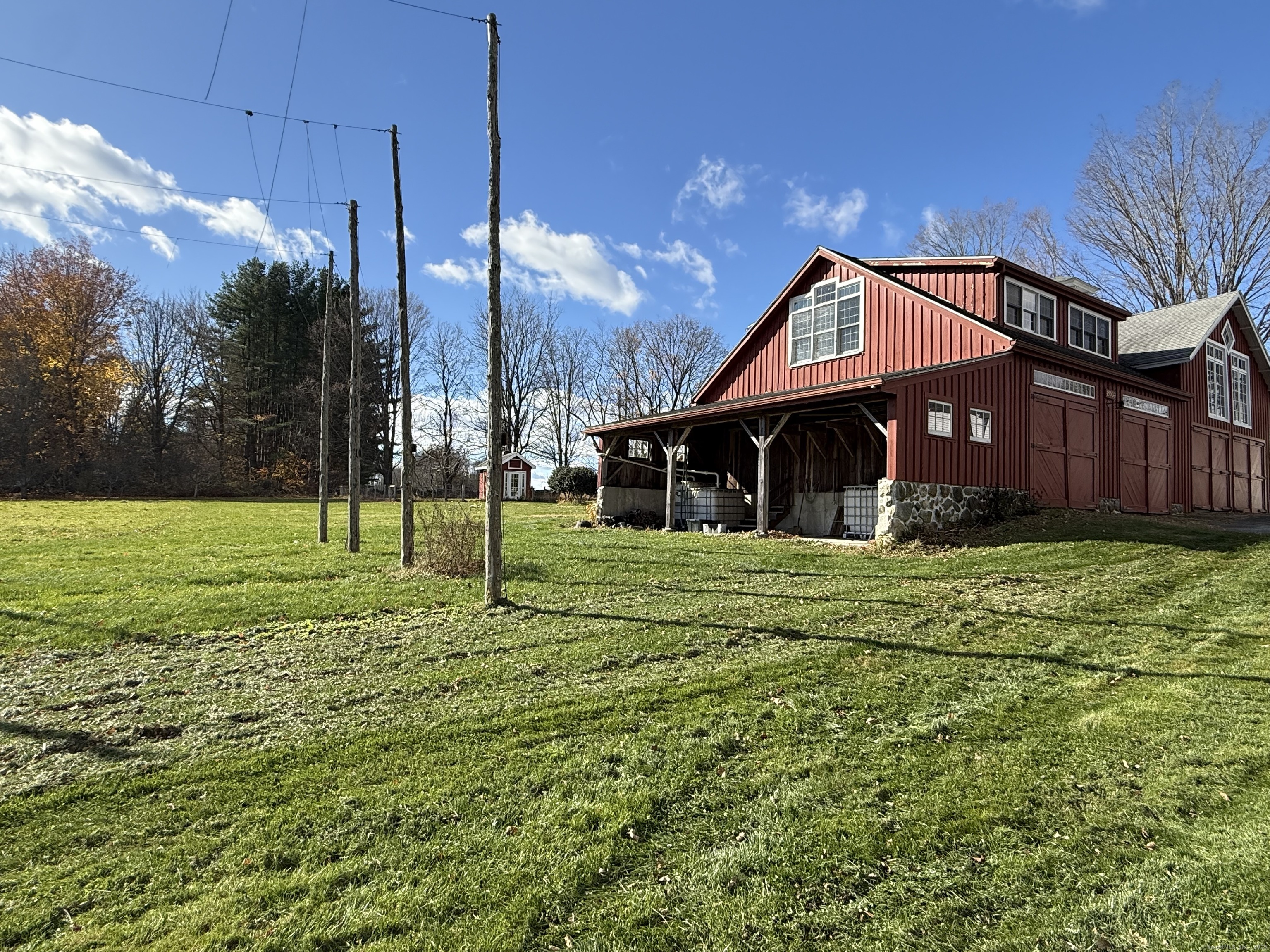 927 Trumbull Highway