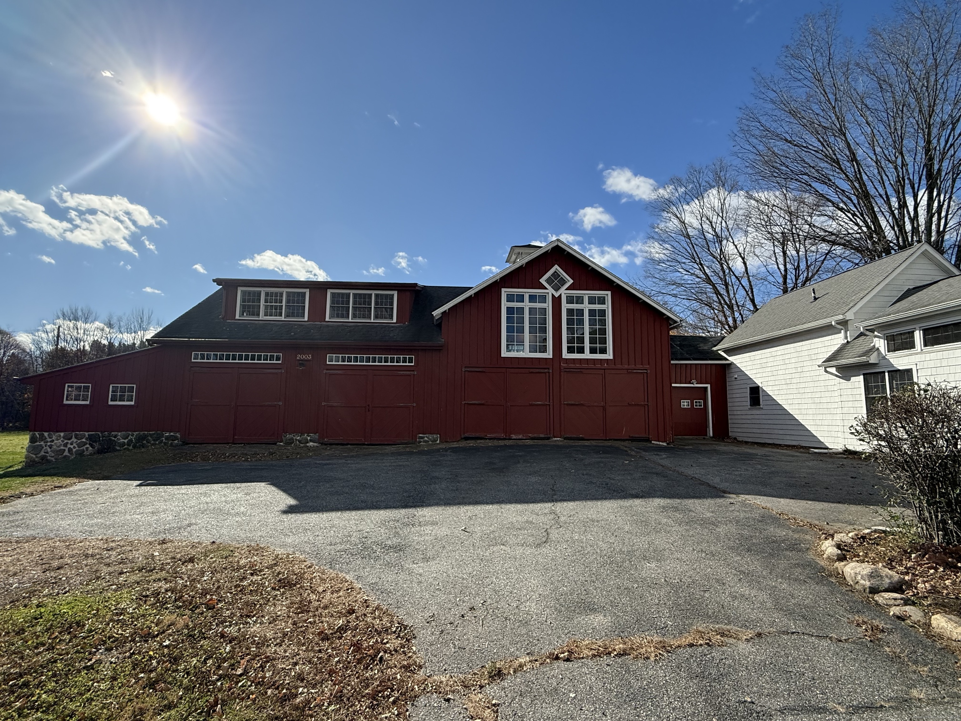 927 Trumbull Highway