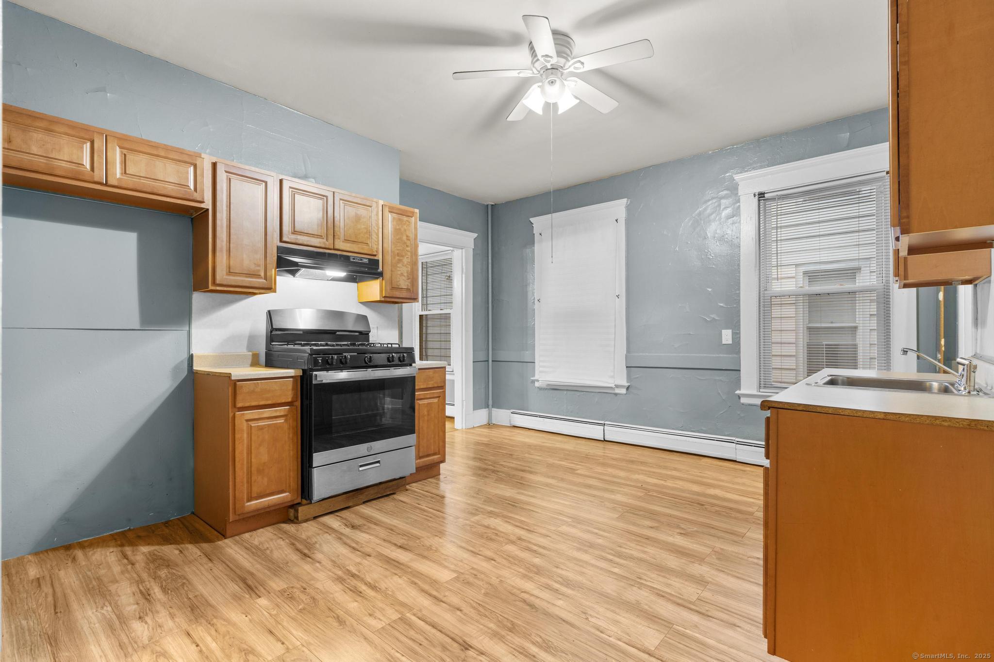 Winthrop Avenue, New Haven, Connecticut - 3 Bedrooms  
1 Bathrooms  
6 Rooms - 