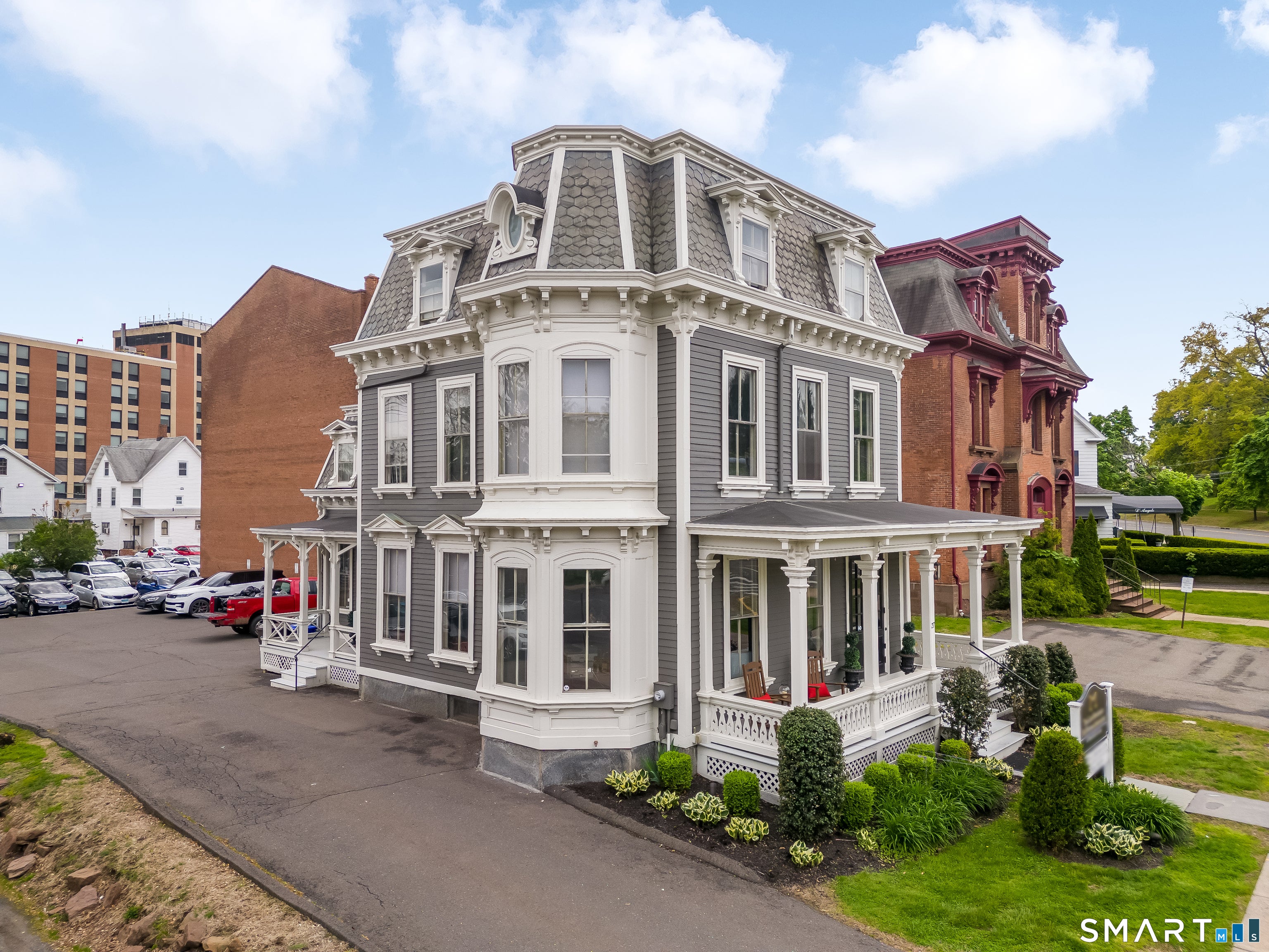 27 Pleasant Street
