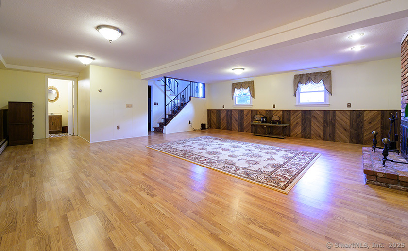 201 Crest Street, Waterbury, Connecticut image 18