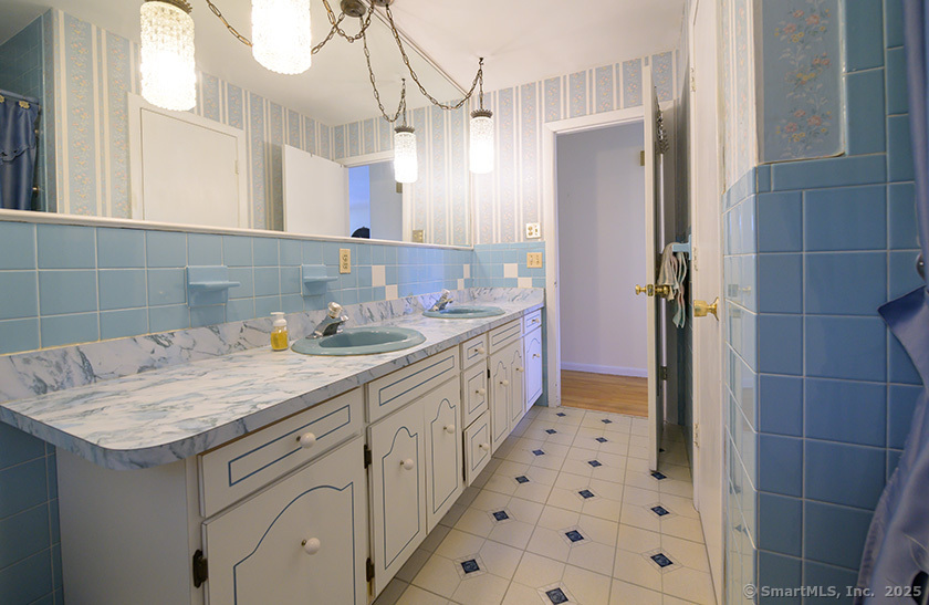 201 Crest Street, Waterbury, Connecticut image 16