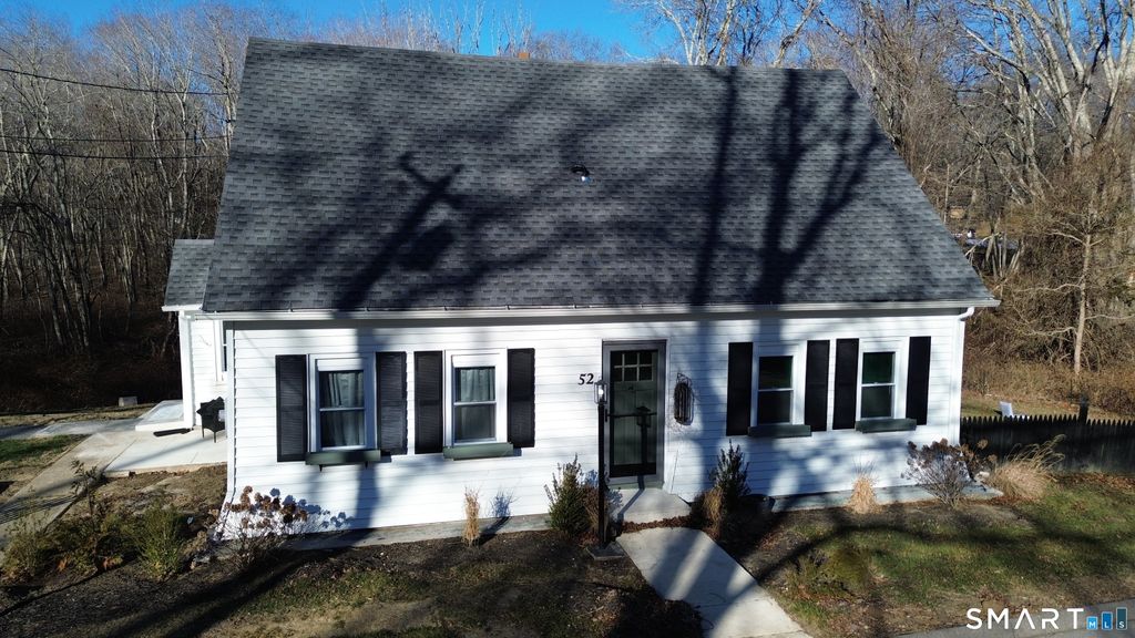 Photo of 52 Walnut Hill Road, East Lyme, CT 06333 (MLS # 24149714)