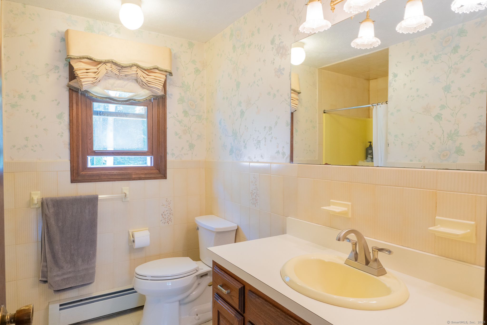 South Windsor, Connecticut 06074, United States, 4 Bedrooms Bedrooms, ,3 BathroomsBathrooms,Residential,Active,186519