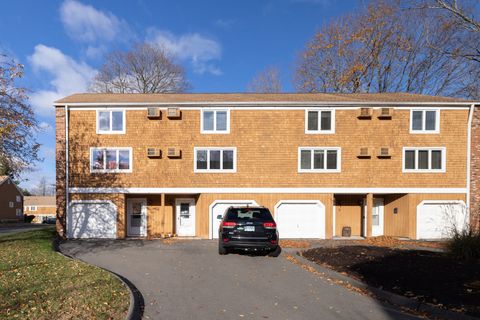 Tiny photo for 39 Farmington Avenue #B4, Plainville, CT 06062 (MLS # 24139604)