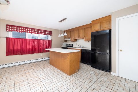 Tiny photo for 39 Farmington Avenue #B4, Plainville, CT 06062 (MLS # 24139604)