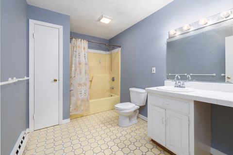 Tiny photo for 39 Farmington Avenue #B4, Plainville, CT 06062 (MLS # 24139604)