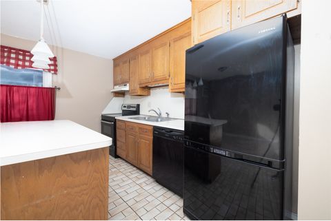 Tiny photo for 39 Farmington Avenue #B4, Plainville, CT 06062 (MLS # 24139604)