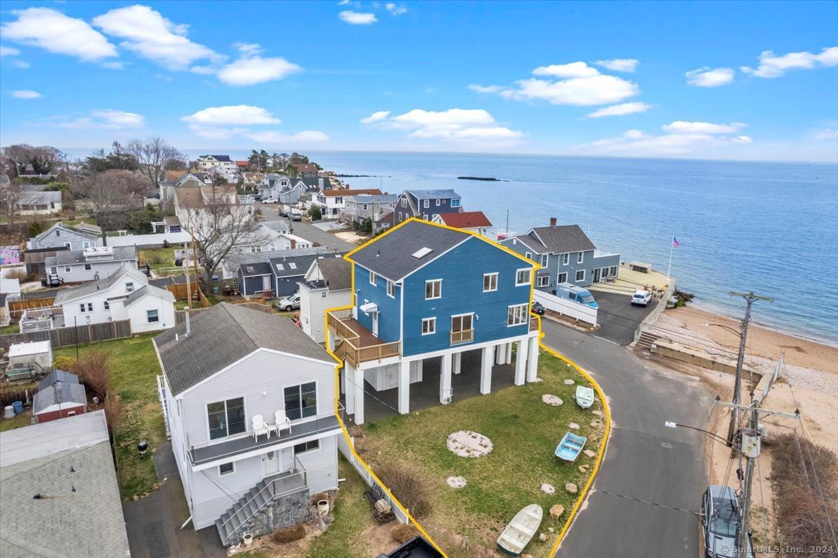 Rental Property at 211 Morgan Avenue, East Haven, Connecticut - Bedrooms: 3 
Bathrooms: 2 
Rooms: 6  - $3,995 MO.