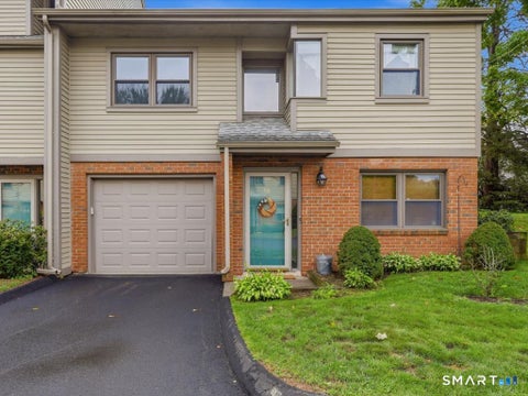 Condo For Sale - 98 Metacomet Drive #98<br/> New Haven County, Meriden, CT 06450