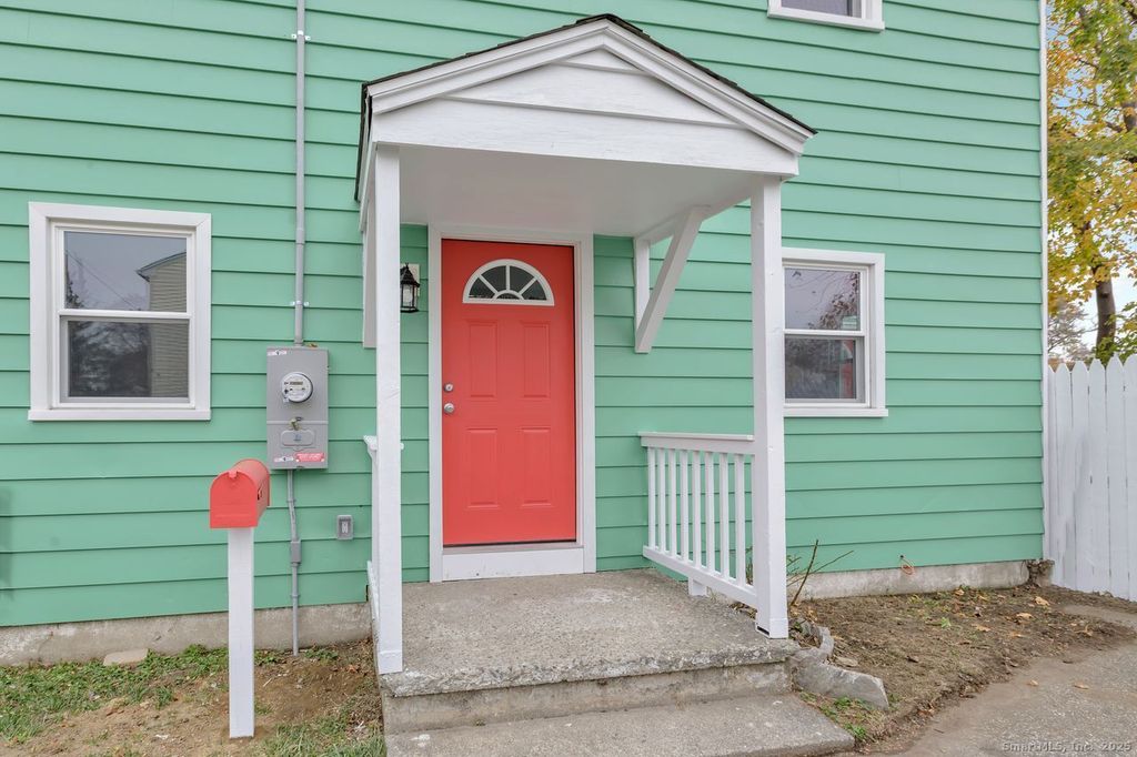 Photo of 366 Columbus Avenue, Stratford, CT 06615 (MLS # 24140470)