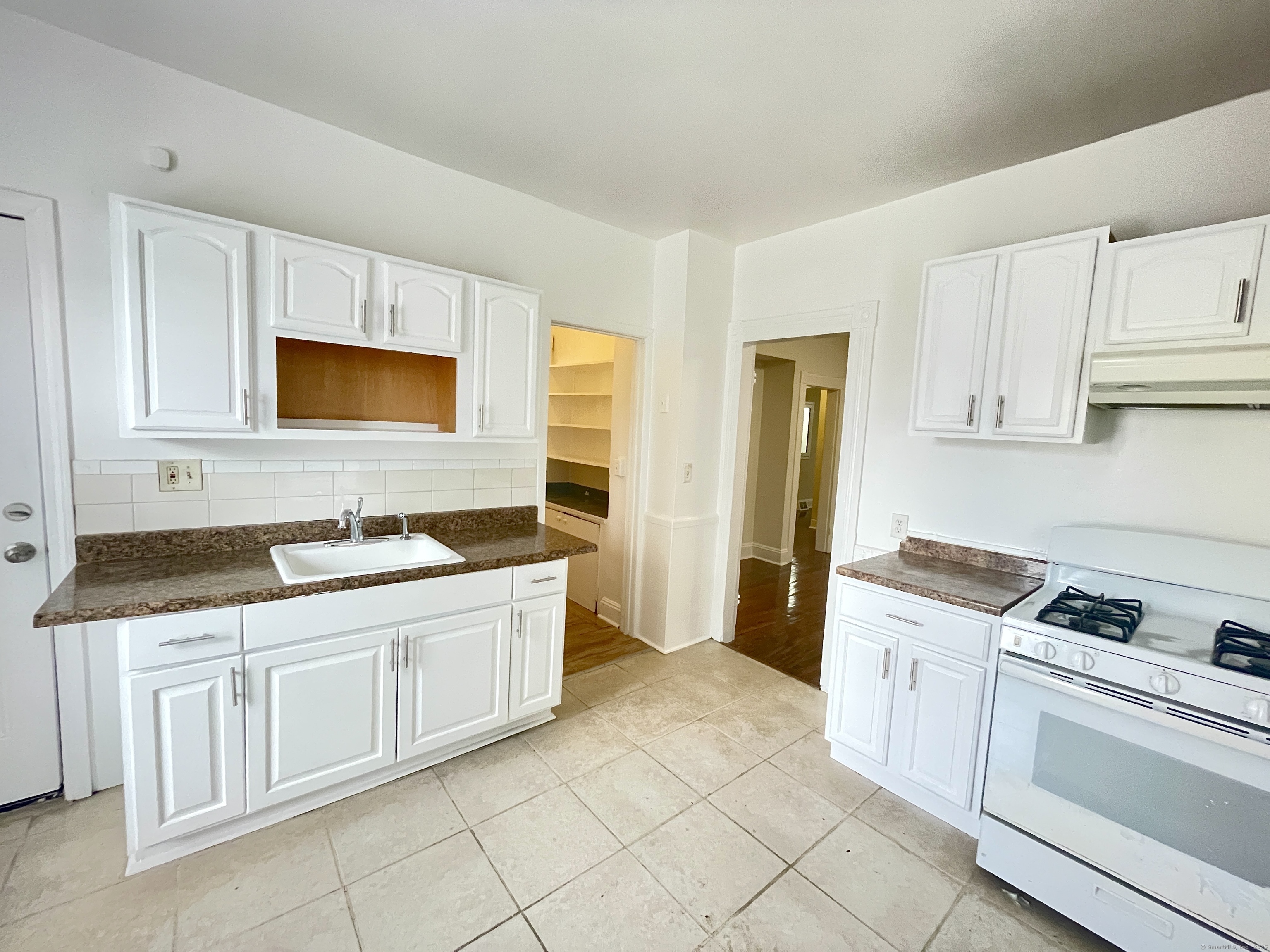 Rental Property at Brooks Street, Bridgeport, Connecticut - Bedrooms: 3 
Bathrooms: 1 
Rooms: 6  - $2,200 MO.