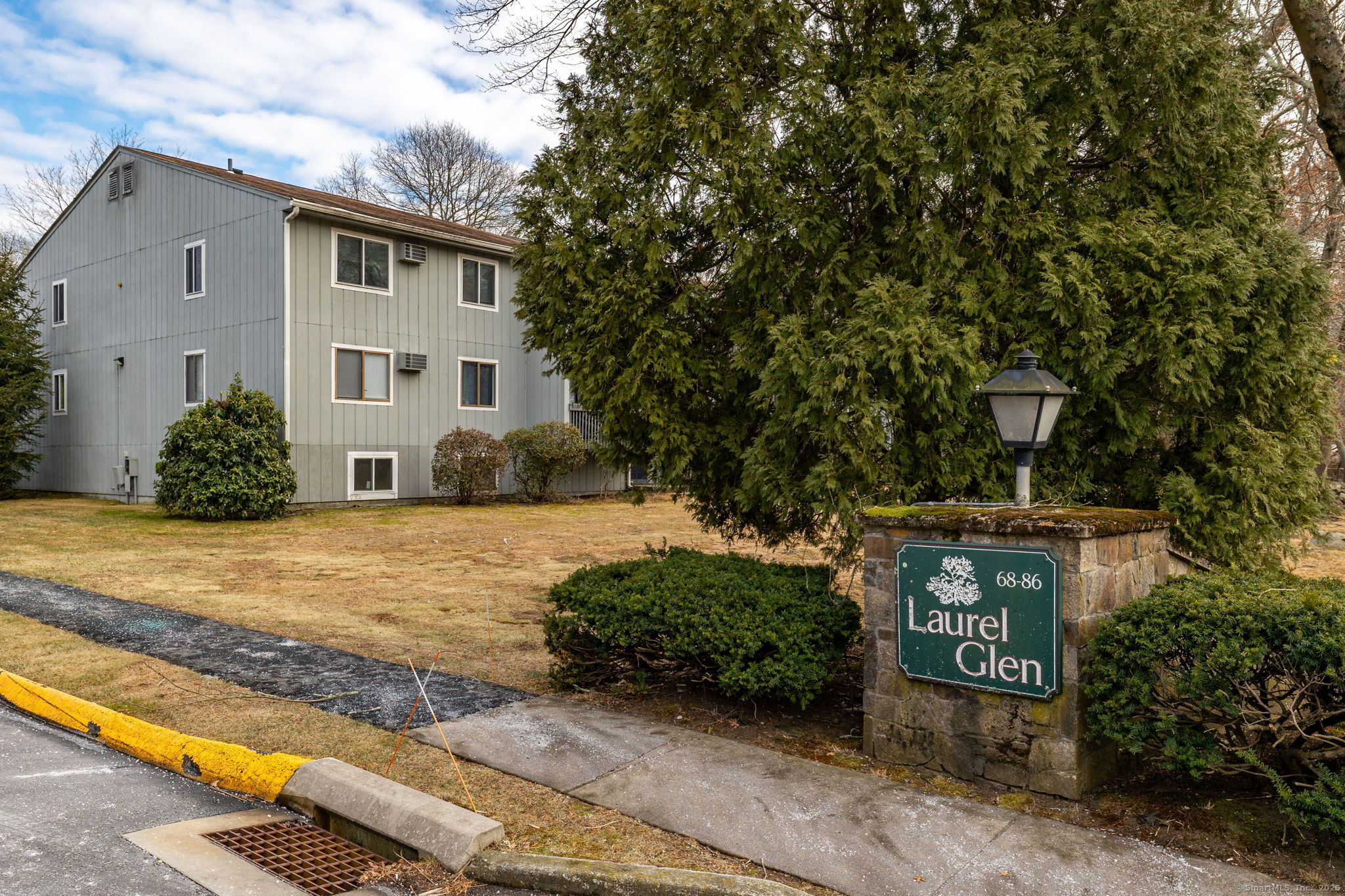 Groton, Connecticut 06340, United States, 2 Bedrooms Bedrooms, ,2 BathroomsBathrooms,Residential,Pending,18089