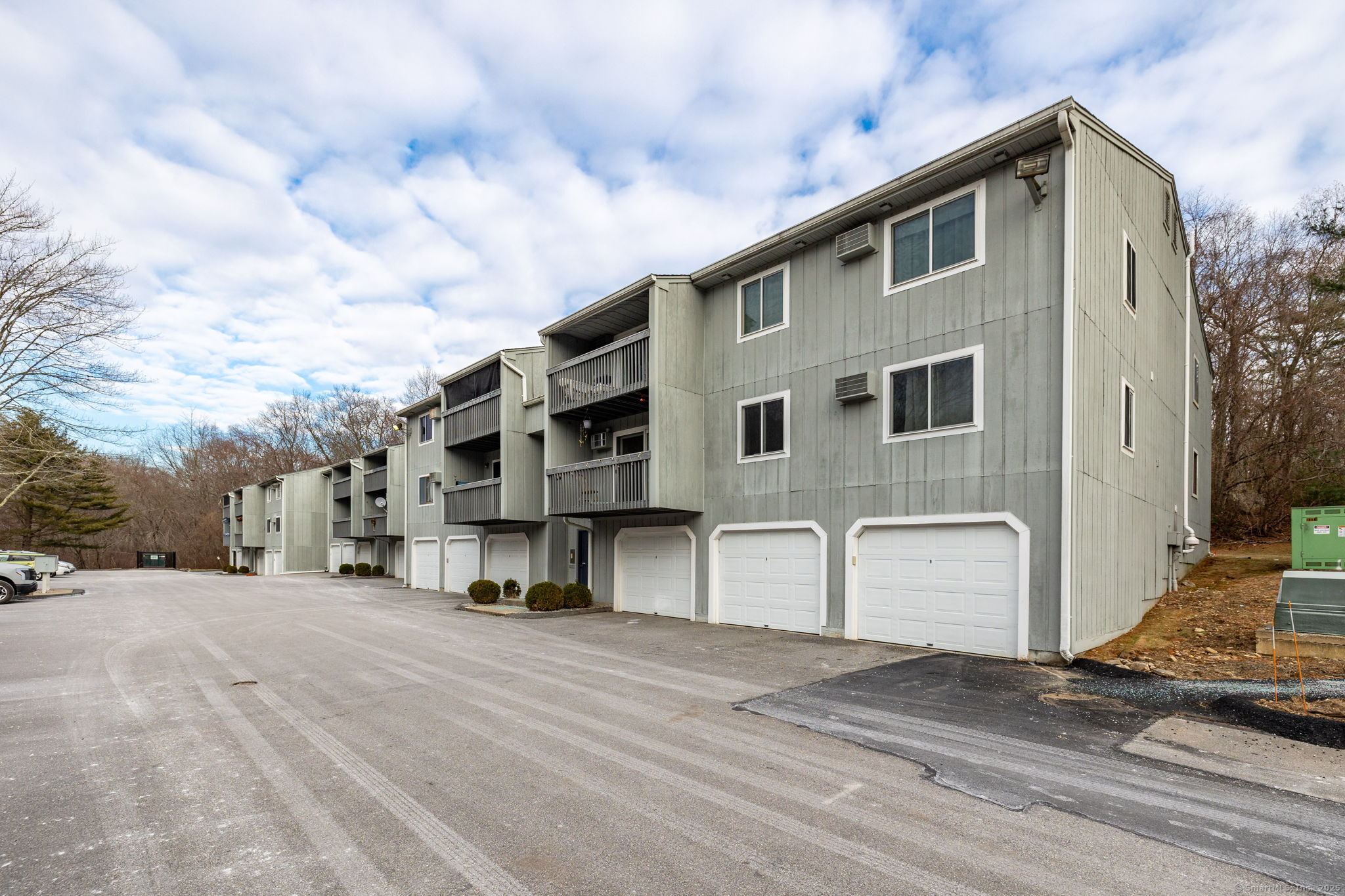 Groton, Connecticut 06340, United States, 2 Bedrooms Bedrooms, ,2 BathroomsBathrooms,Residential,Pending,18089