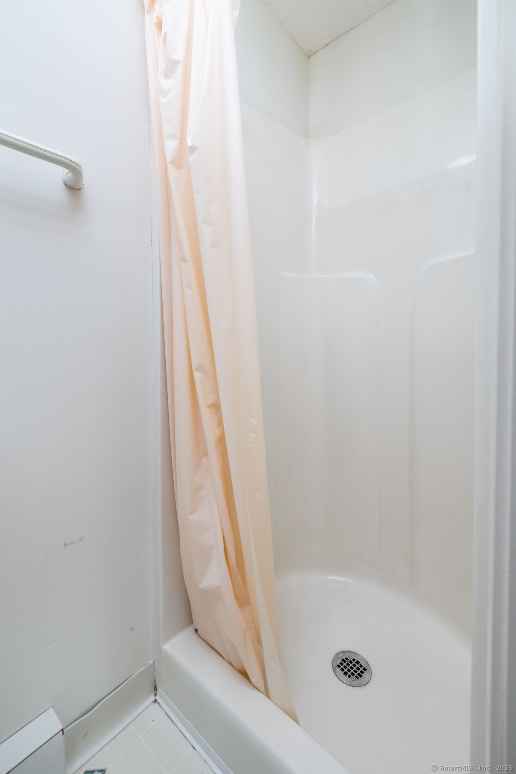 Groton, Connecticut 06340, United States, 2 Bedrooms Bedrooms, ,2 BathroomsBathrooms,Residential,Pending,18089