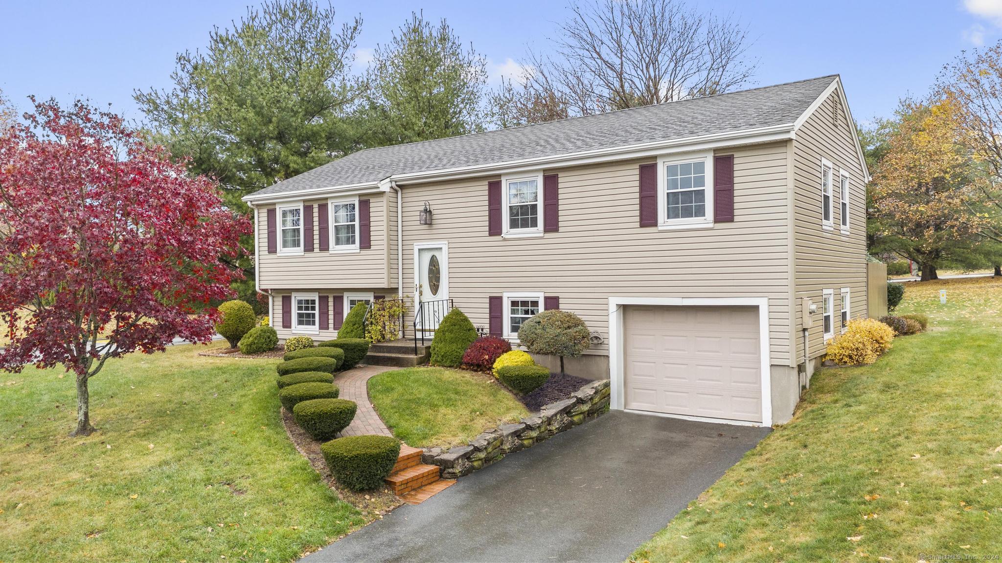 Property for Sale at 6 Seneca Drive, Meriden, Connecticut - Bedrooms: 3 
Bathrooms: 2 
Rooms: 5  - $399,000