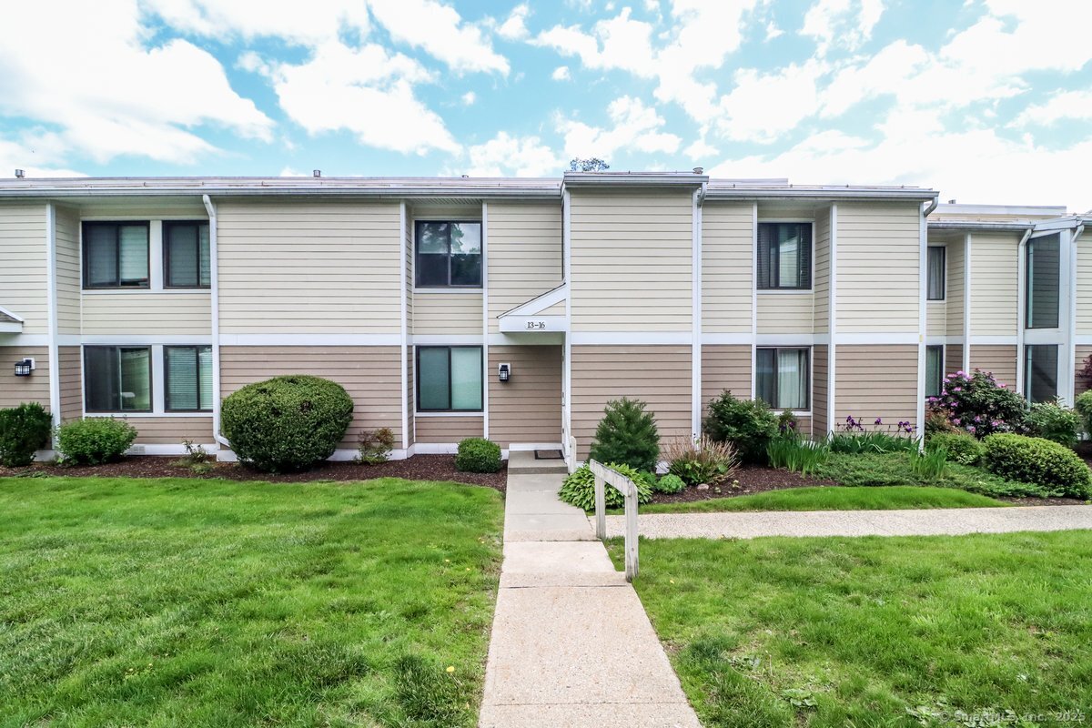 Quincy Close 15, Ridgefield, Connecticut - 1 Bedrooms  
1 Bathrooms  
3 Rooms - 