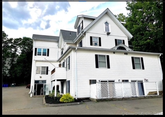 West Street 16, Bristol, Connecticut - 1 Bedrooms  
1 Bathrooms  
3 Rooms - 