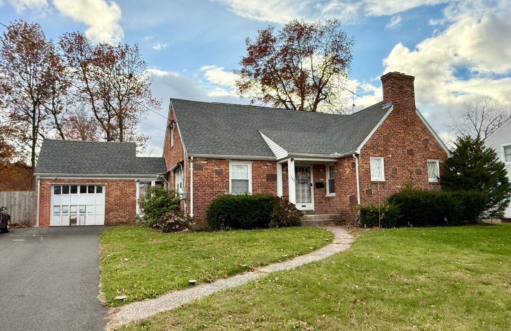 Photo of 152 Oakland Avenue, New Britain, CT 06053 (MLS # 24139680)