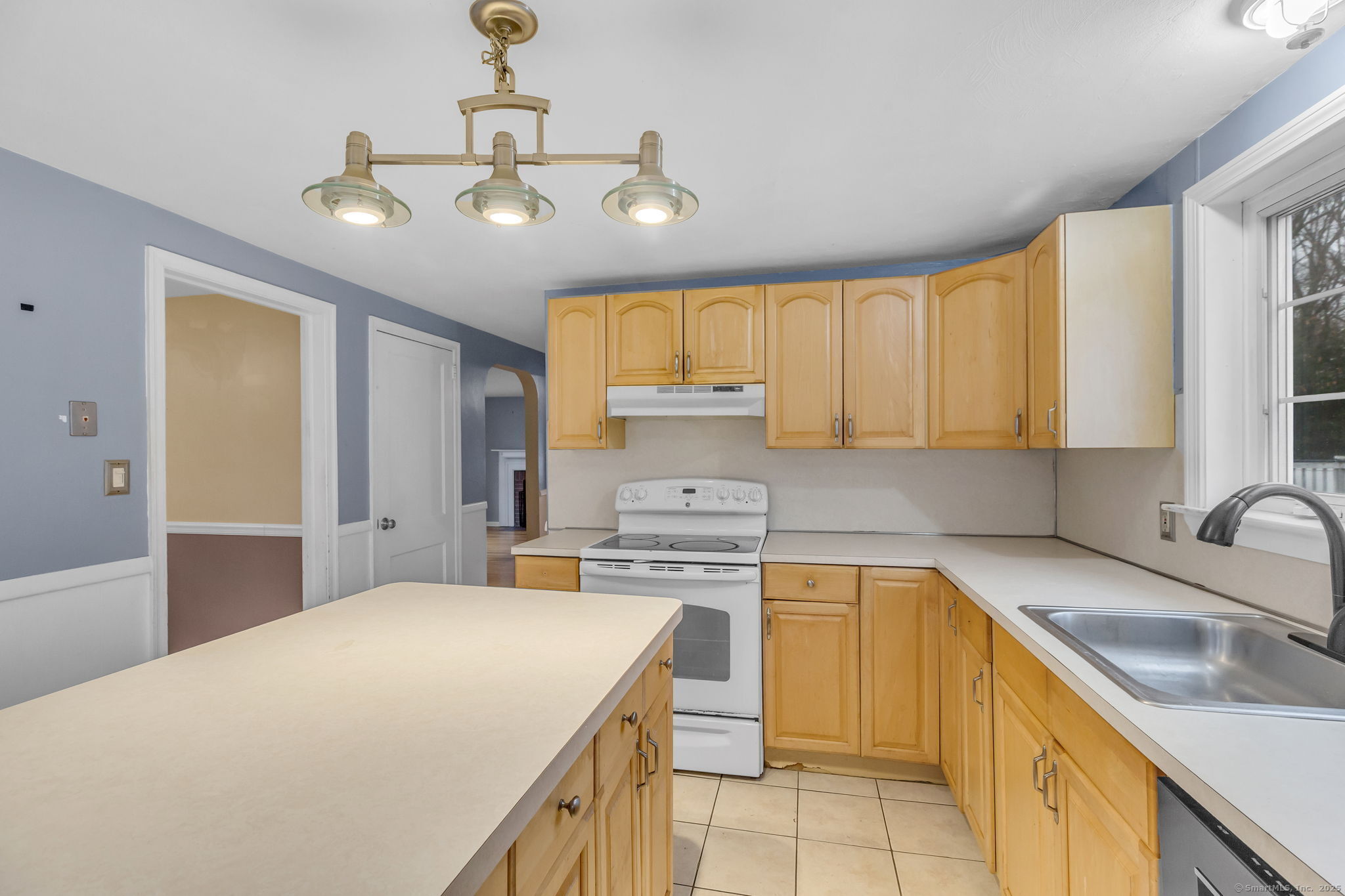 849 Matianuck Avenue, Windsor, Connecticut image 5