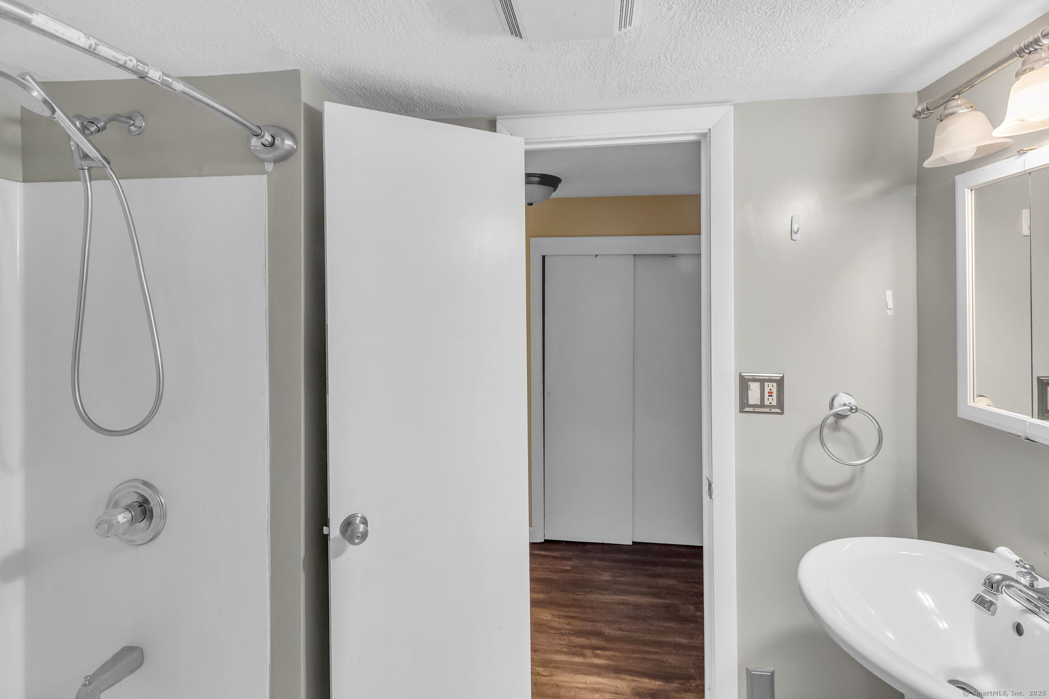 849 Matianuck Avenue, Windsor, Connecticut image 28
