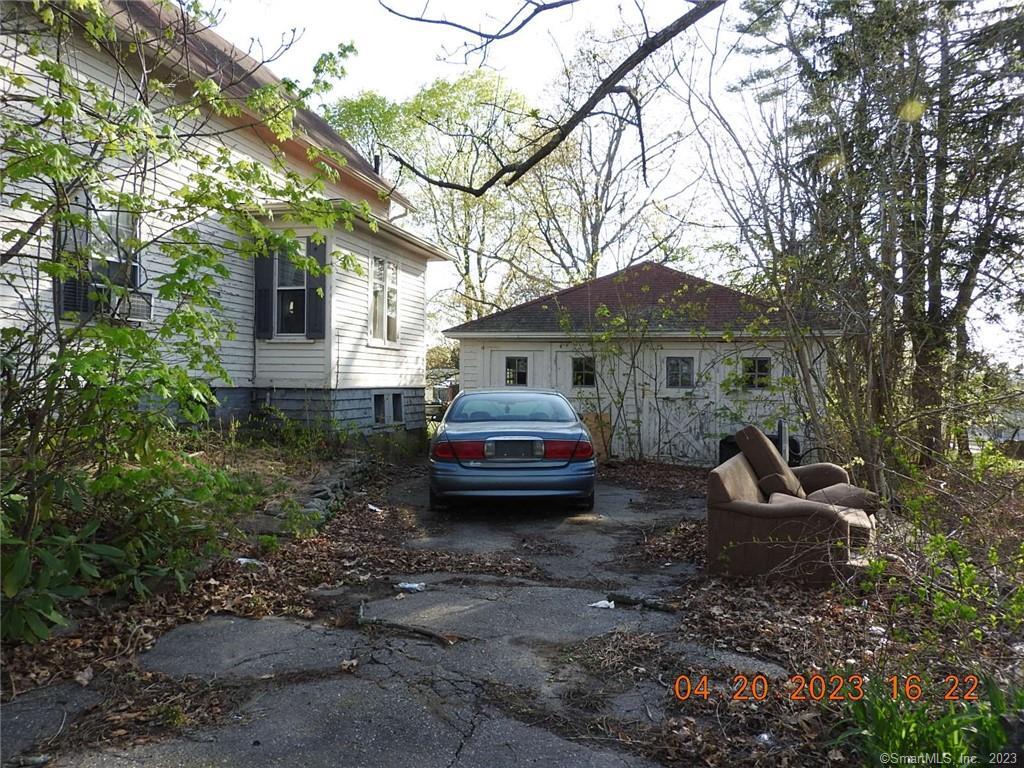 Photo 3 of 40 of 114 Cedar Street house