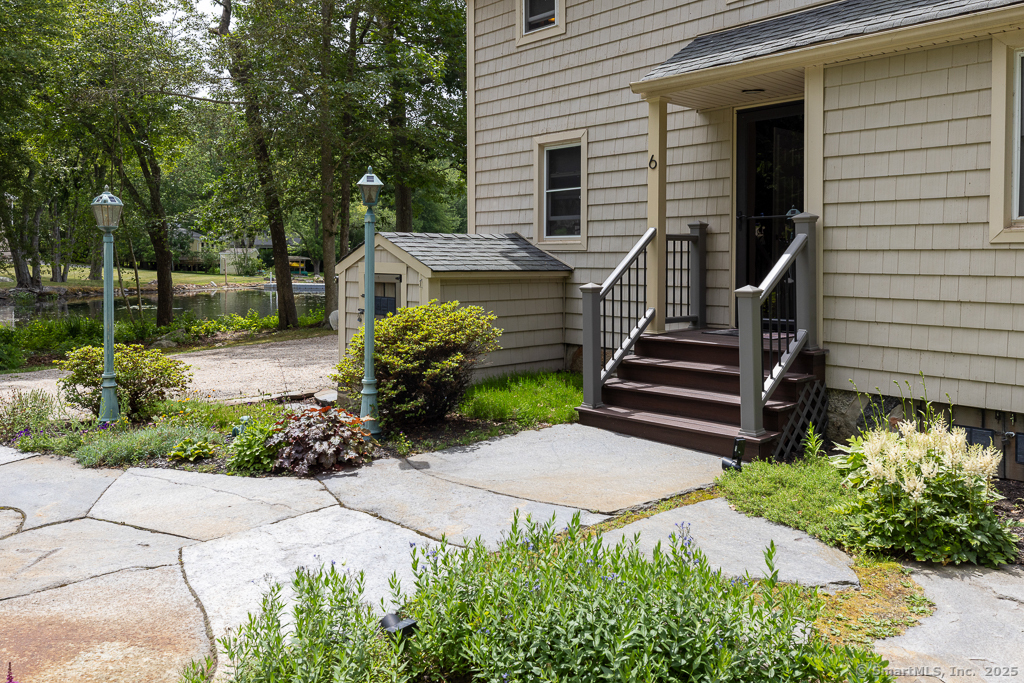 6 Deepwood Drive