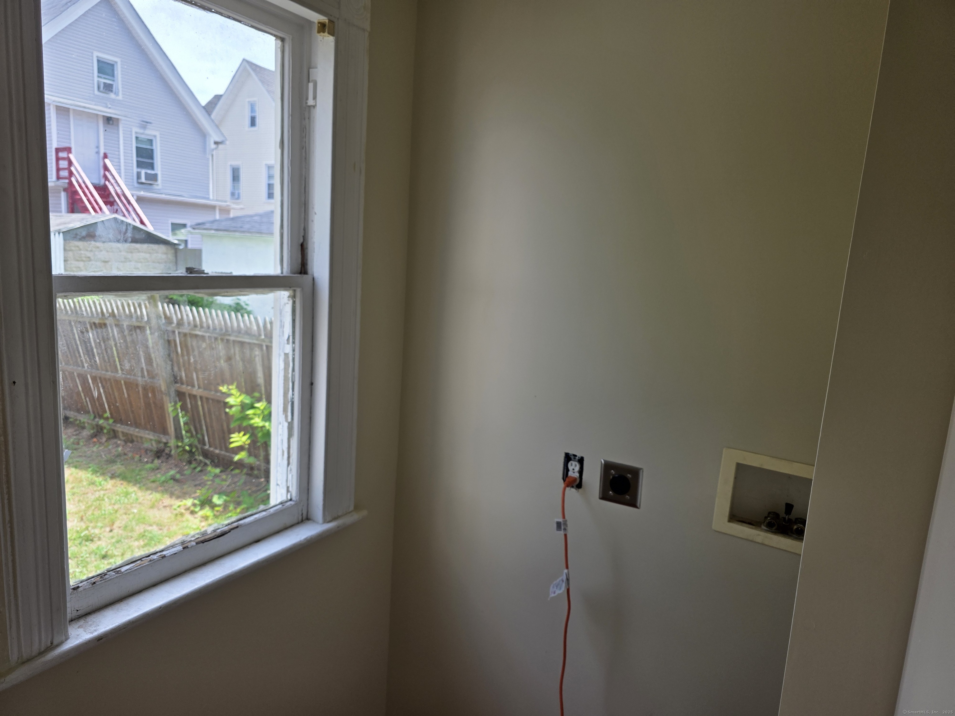 Bridgeport, Connecticut 06608, United States, 3 Bedrooms Bedrooms, ,2 BathroomsBathrooms,Residential,Active,162856