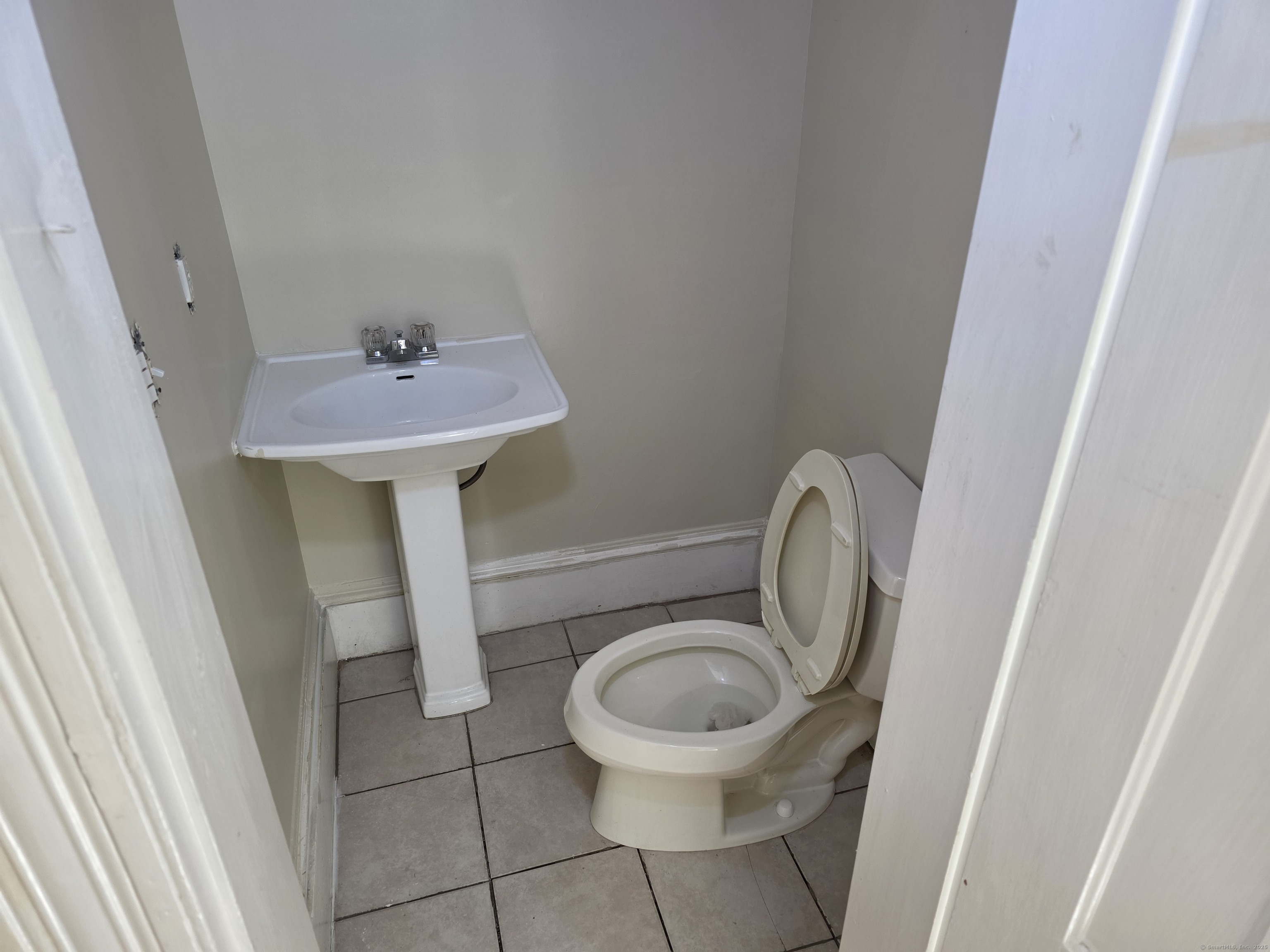 Bridgeport, Connecticut 06608, United States, 3 Bedrooms Bedrooms, ,2 BathroomsBathrooms,Residential,Active,162856