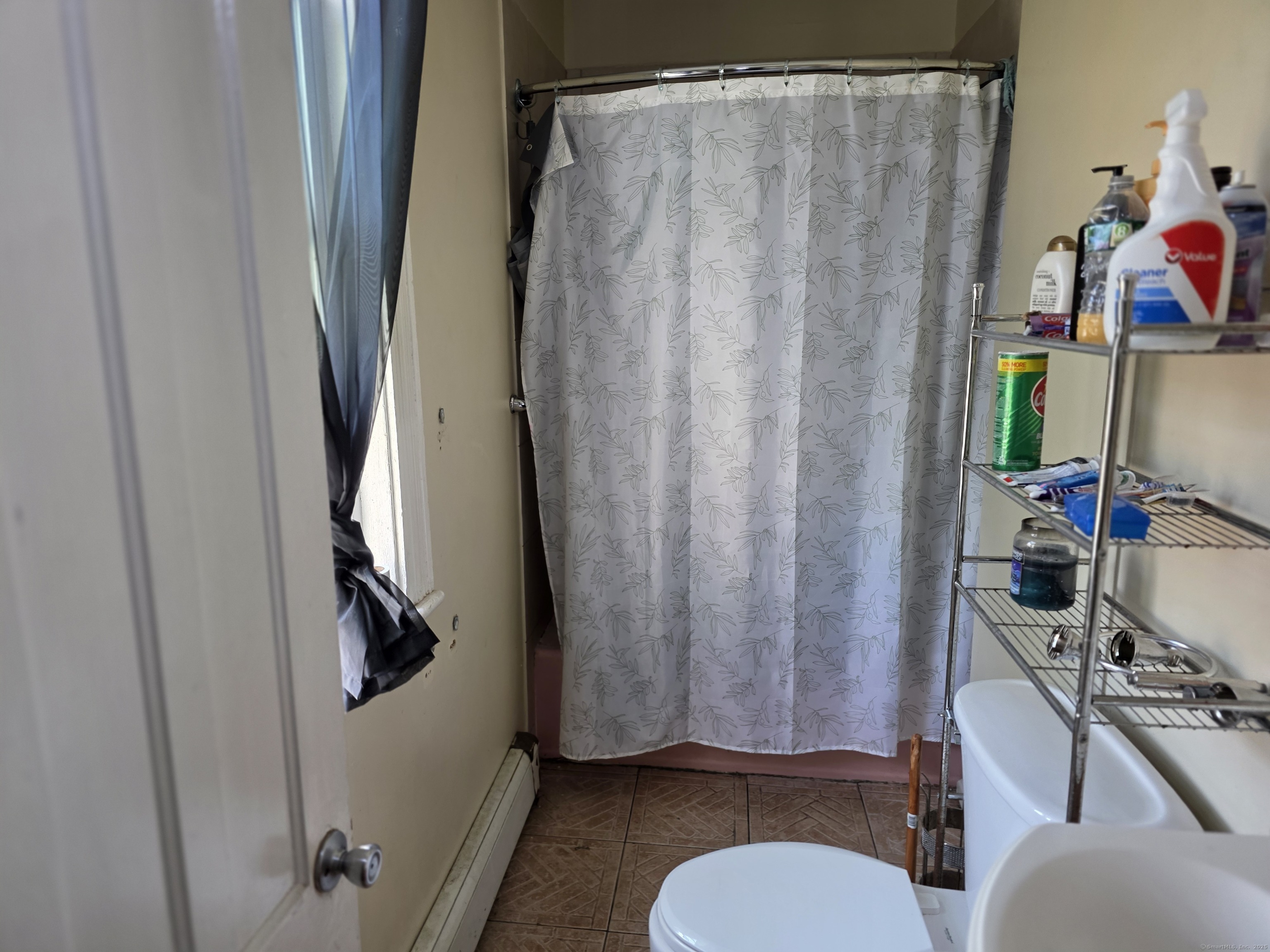 Bridgeport, Connecticut 06608, United States, 3 Bedrooms Bedrooms, ,2 BathroomsBathrooms,Residential,Active,162856