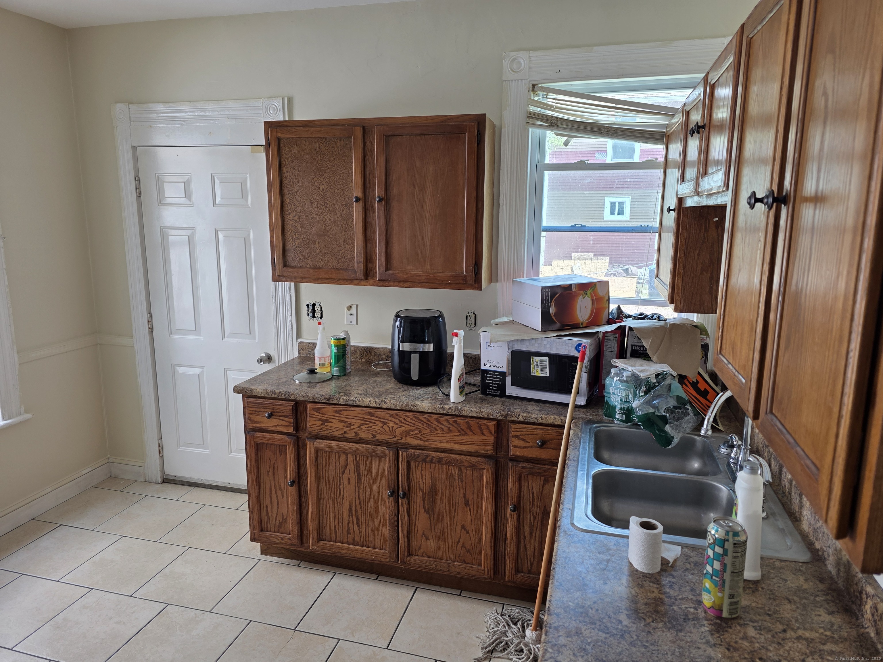 Bridgeport, Connecticut 06608, United States, 3 Bedrooms Bedrooms, ,2 BathroomsBathrooms,Residential,Active,162856