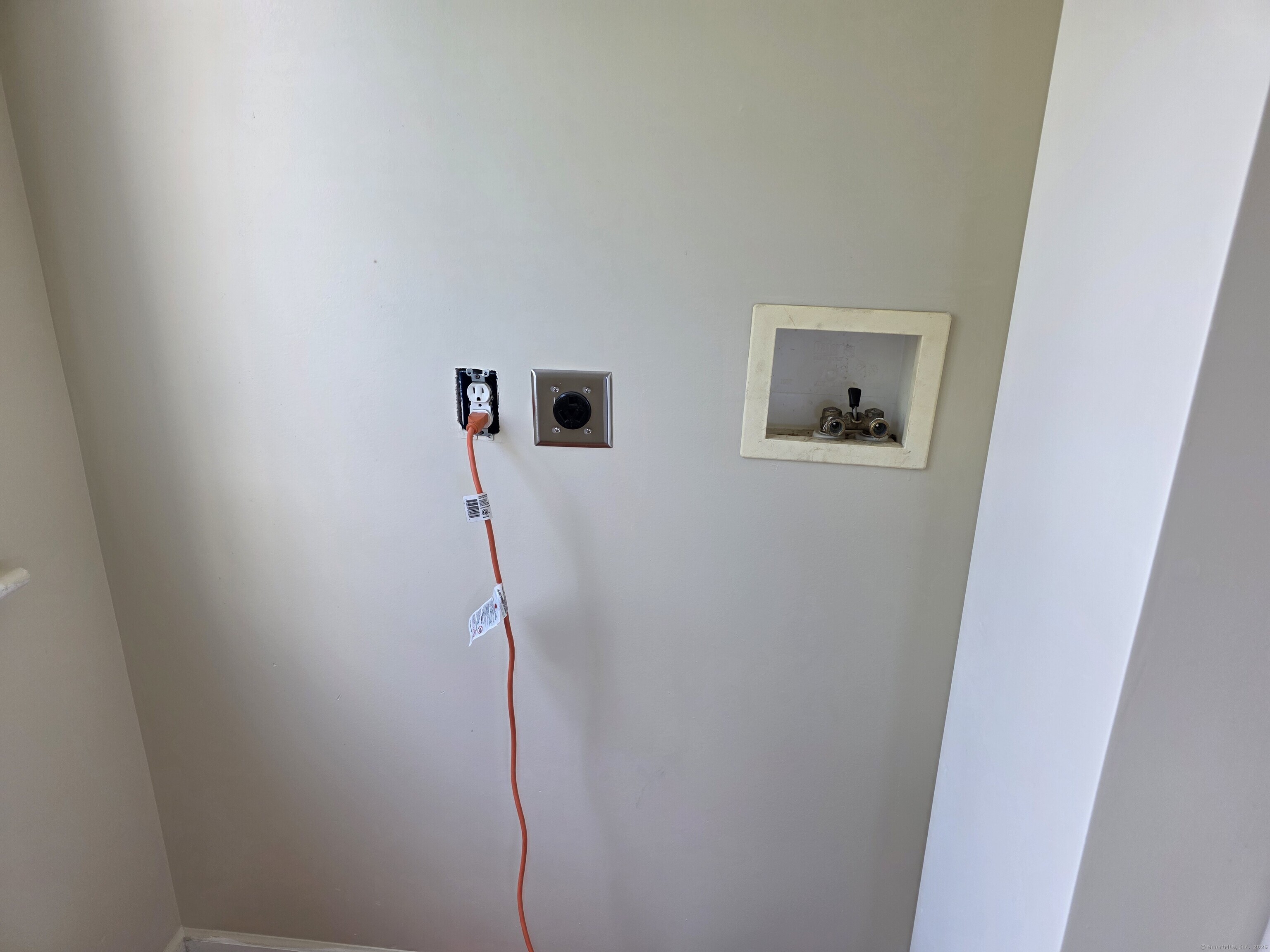 Bridgeport, Connecticut 06608, United States, 3 Bedrooms Bedrooms, ,2 BathroomsBathrooms,Residential,Active,162856