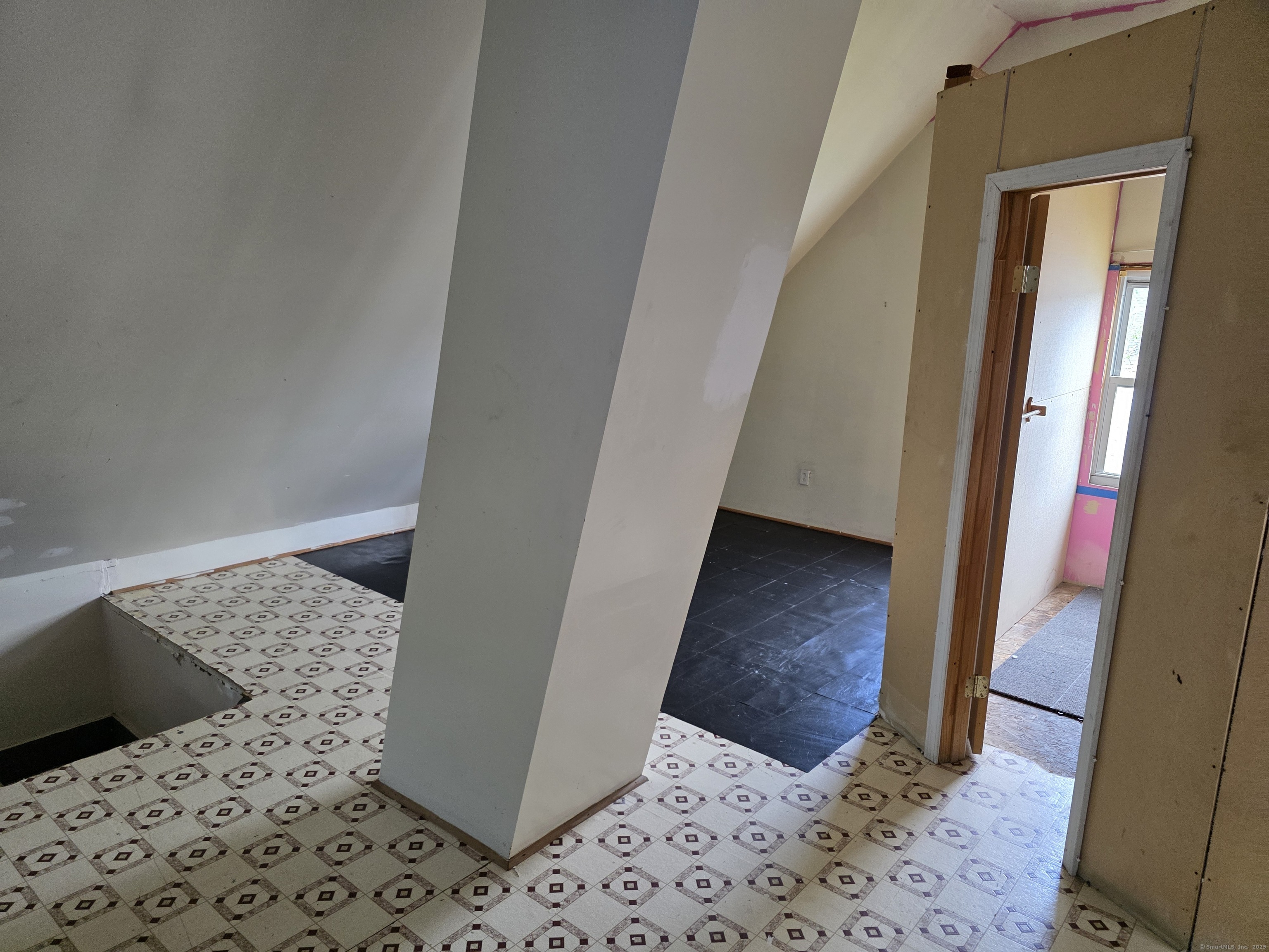 Bridgeport, Connecticut 06608, United States, 3 Bedrooms Bedrooms, ,2 BathroomsBathrooms,Residential,Active,162856