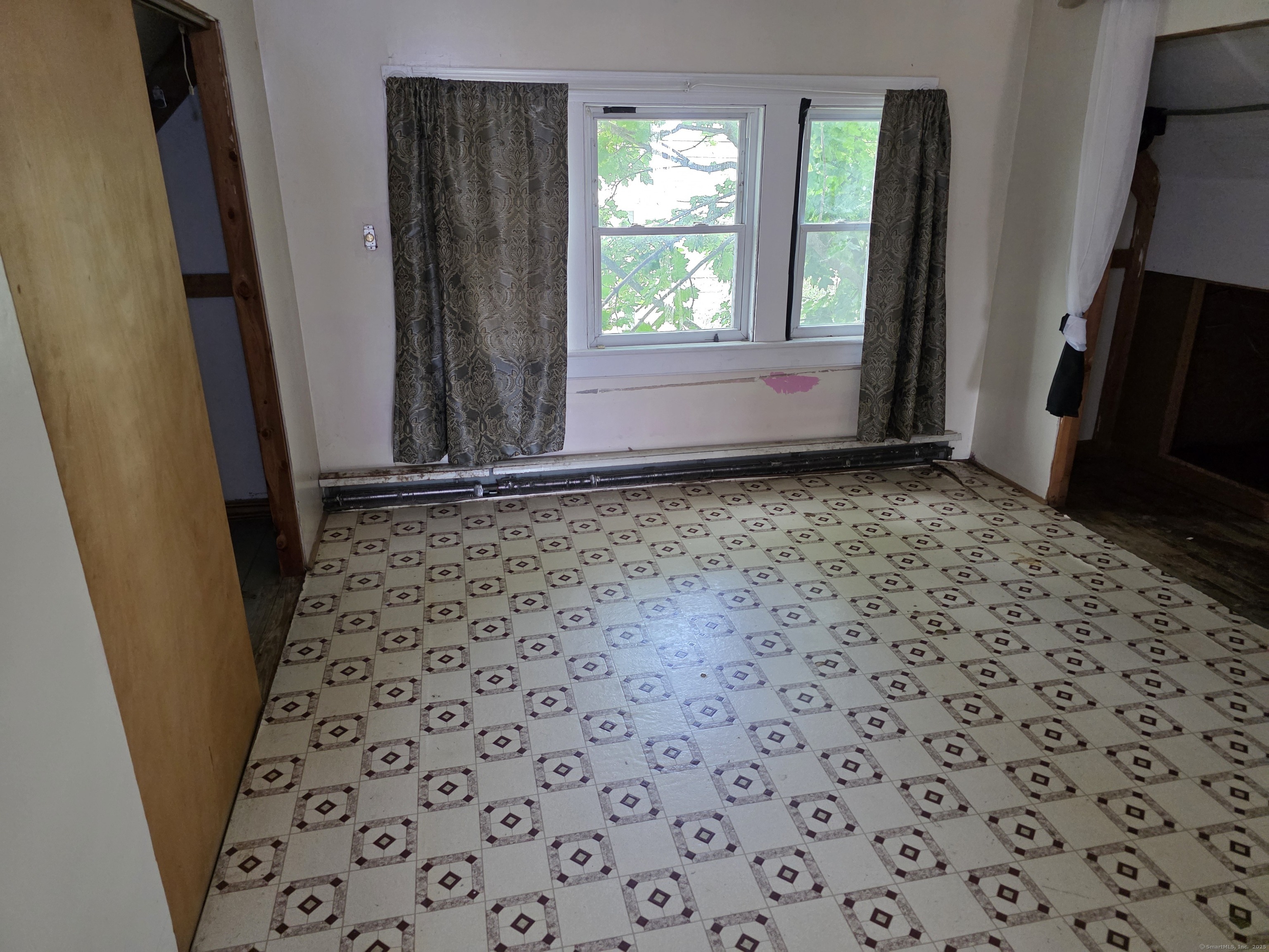 Bridgeport, Connecticut 06608, United States, 3 Bedrooms Bedrooms, ,2 BathroomsBathrooms,Residential,Active,162856