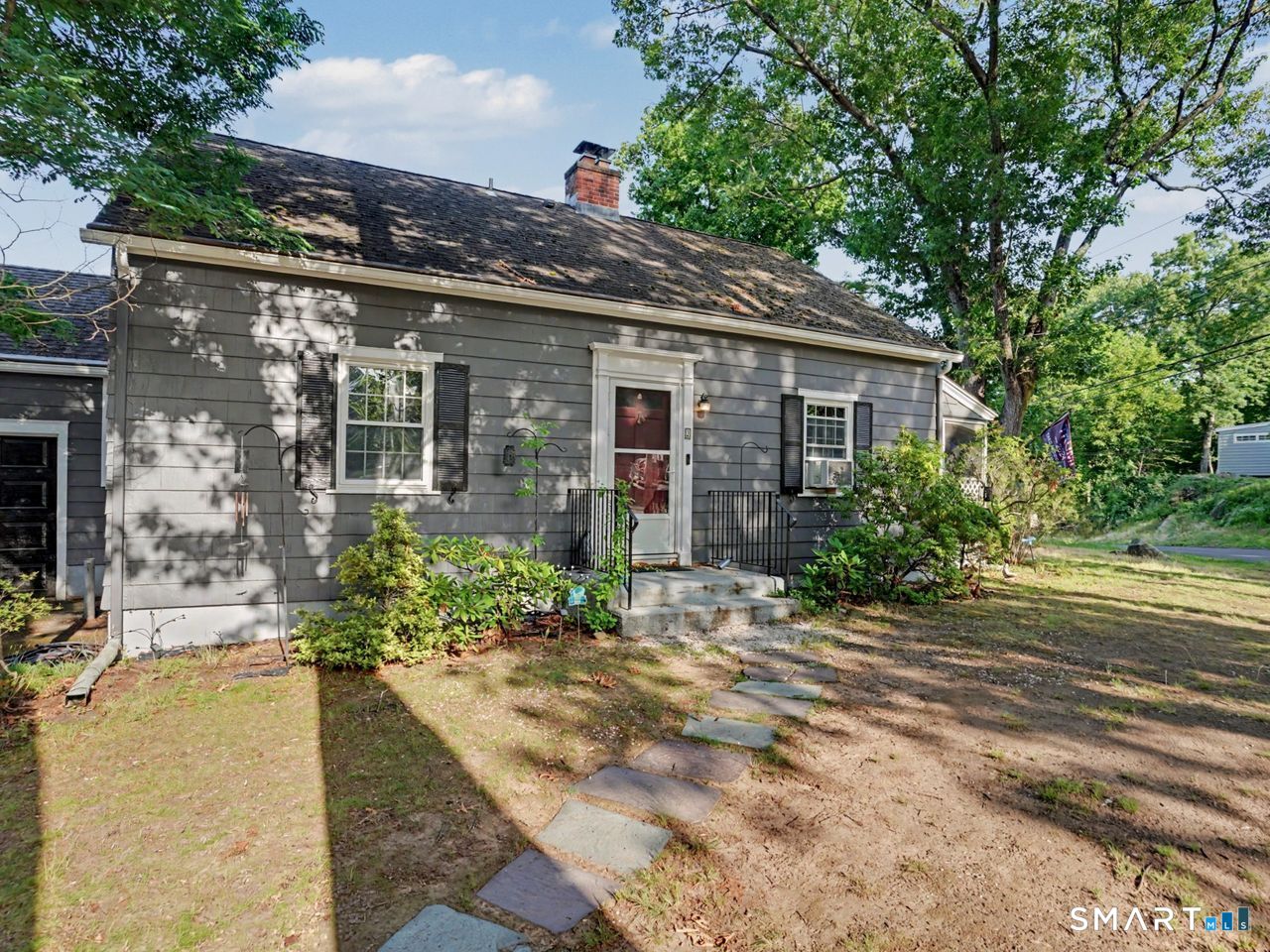 2 North Forest Circle