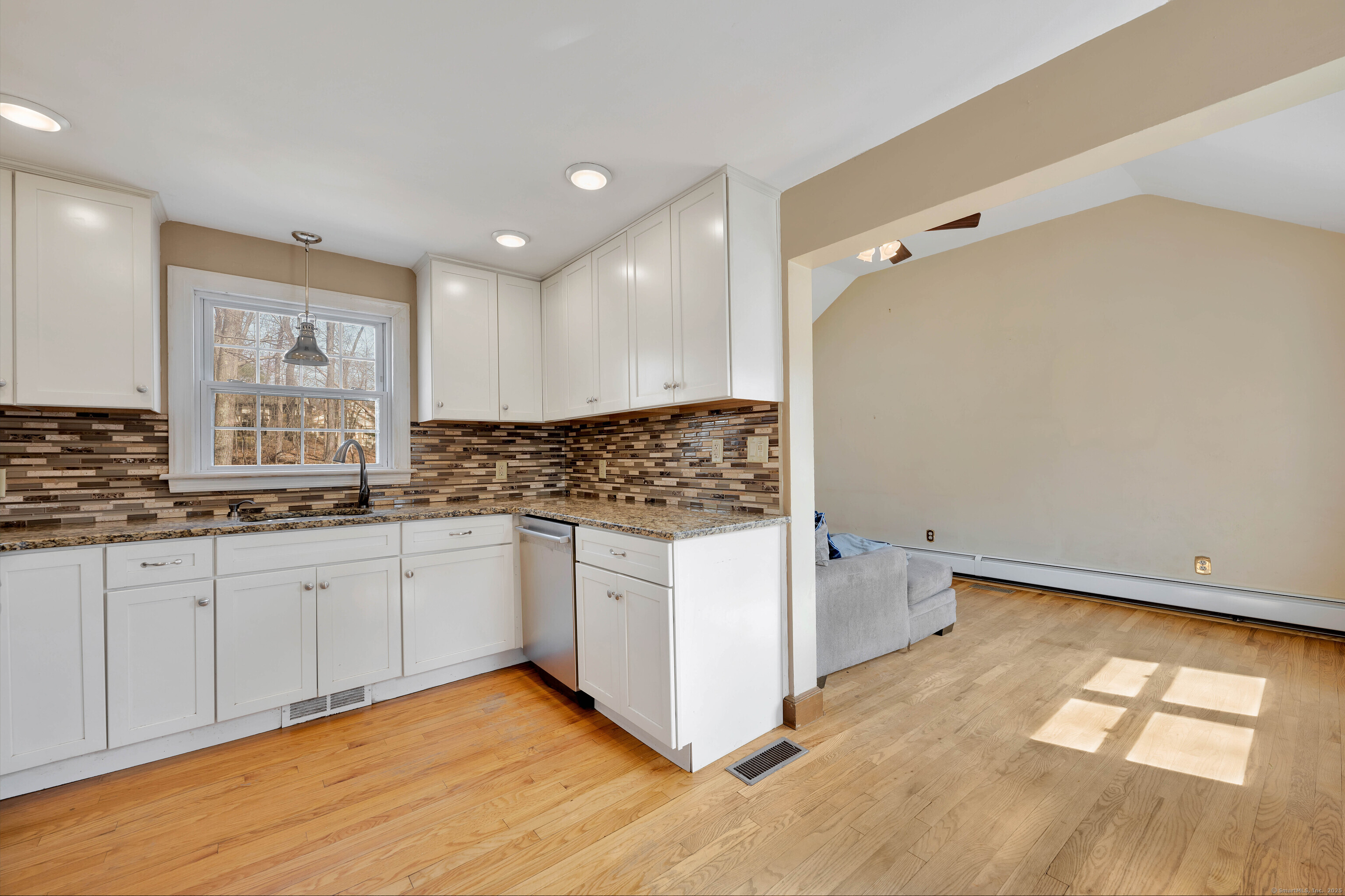 7 N Forest Circle, West Haven, Connecticut image 6