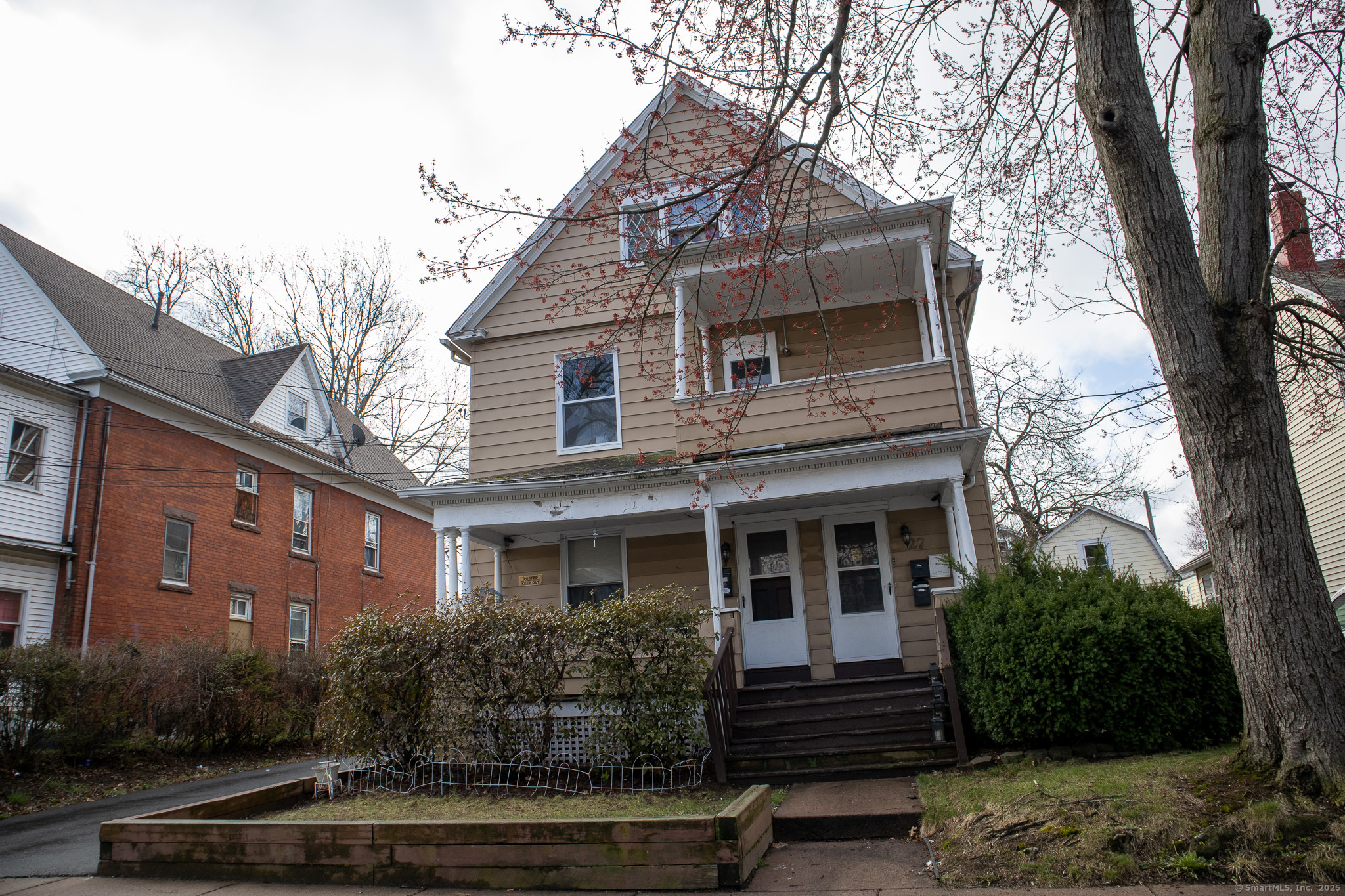 Property for Sale at Roosevelt Street, Hartford, Connecticut - Bedrooms: 6 
Bathrooms: 3 
Rooms: 13  - $329,900