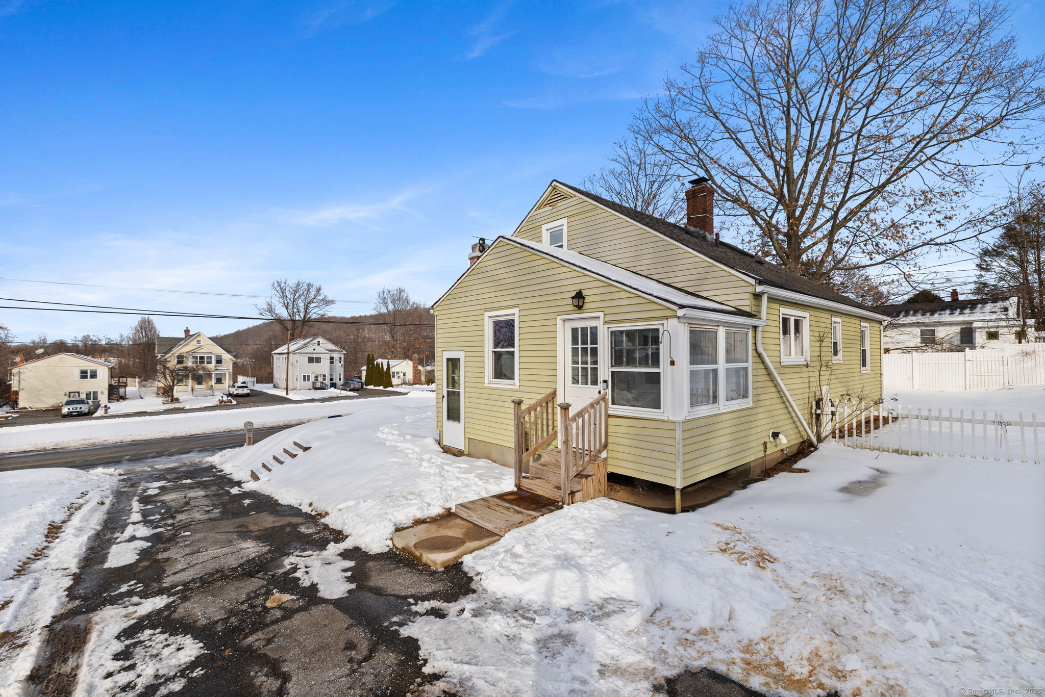 Plainville, Connecticut 06062, United States, 3 Bedrooms Bedrooms, ,1 BathroomBathrooms,Residential,Pending,3769