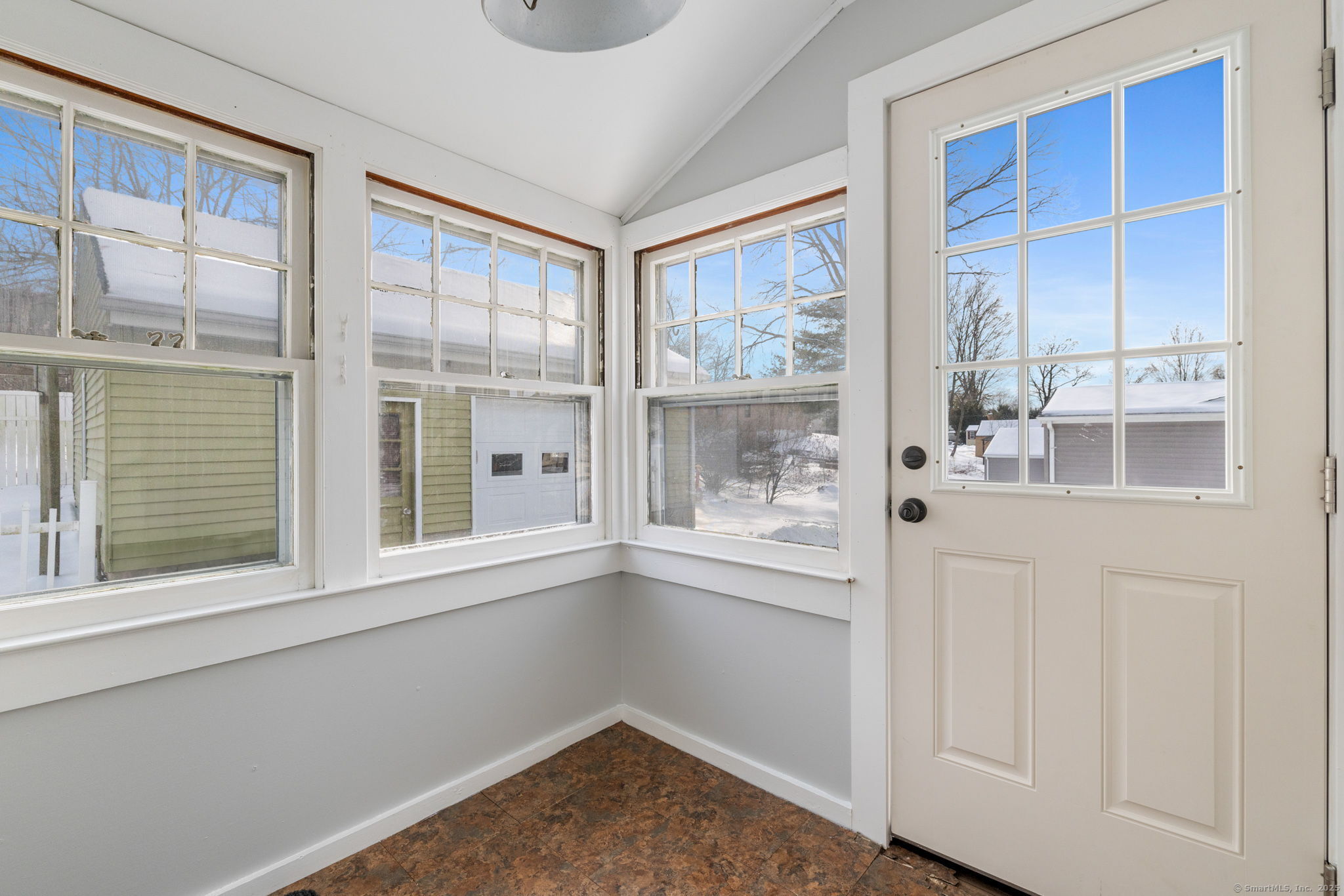 Plainville, Connecticut 06062, United States, 3 Bedrooms Bedrooms, ,1 BathroomBathrooms,Residential,Pending,3769