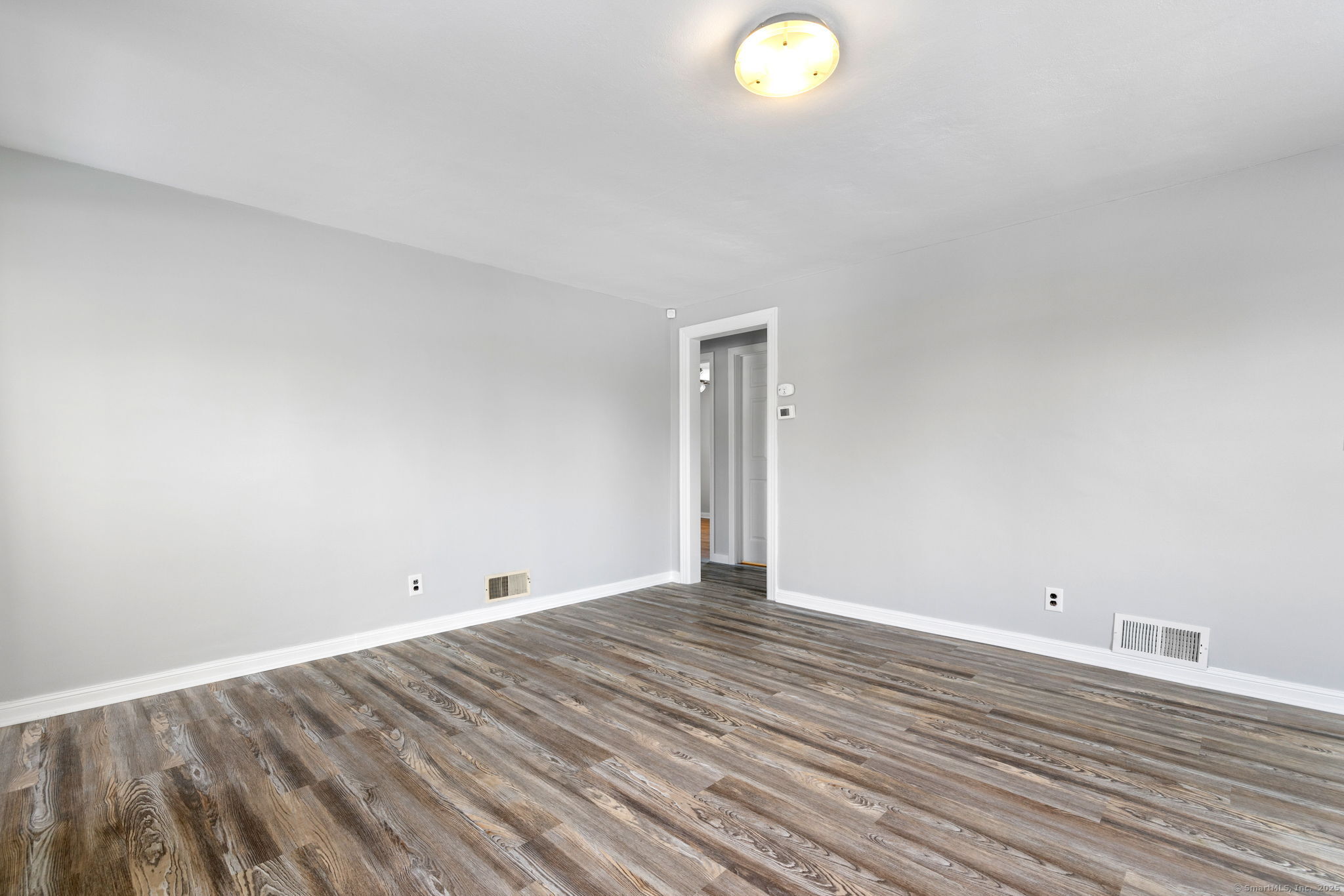 Plainville, Connecticut 06062, United States, 3 Bedrooms Bedrooms, ,1 BathroomBathrooms,Residential,Pending,3769