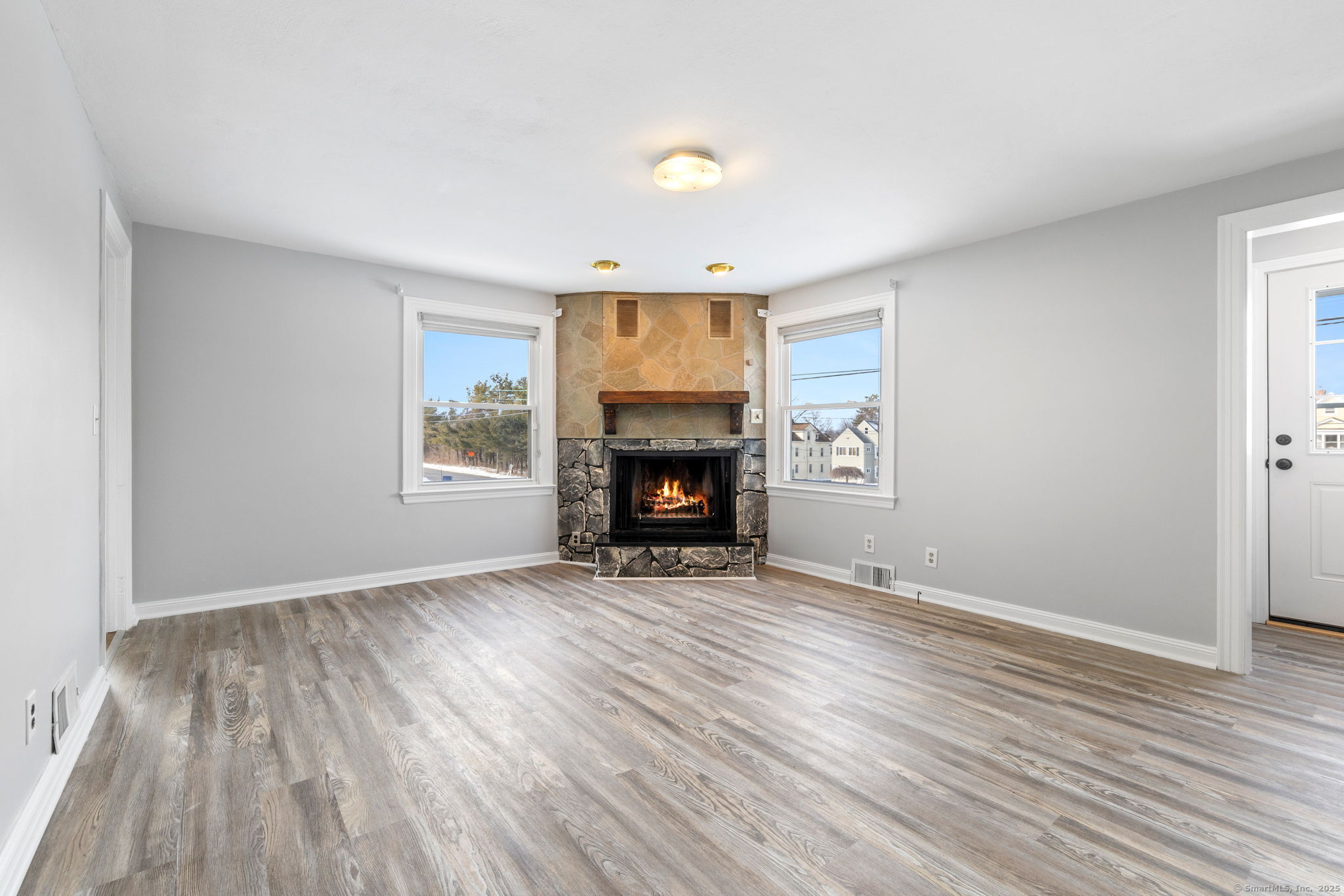 Plainville, Connecticut 06062, United States, 3 Bedrooms Bedrooms, ,1 BathroomBathrooms,Residential,Pending,3769