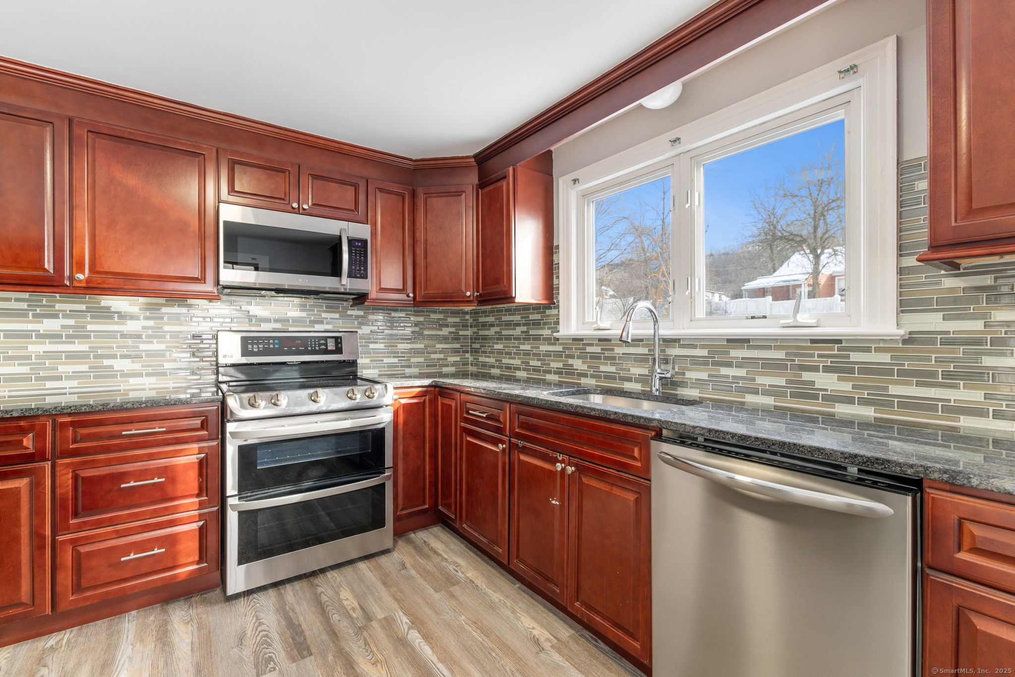 Plainville, Connecticut 06062, United States, 3 Bedrooms Bedrooms, ,1 BathroomBathrooms,Residential,Pending,3769