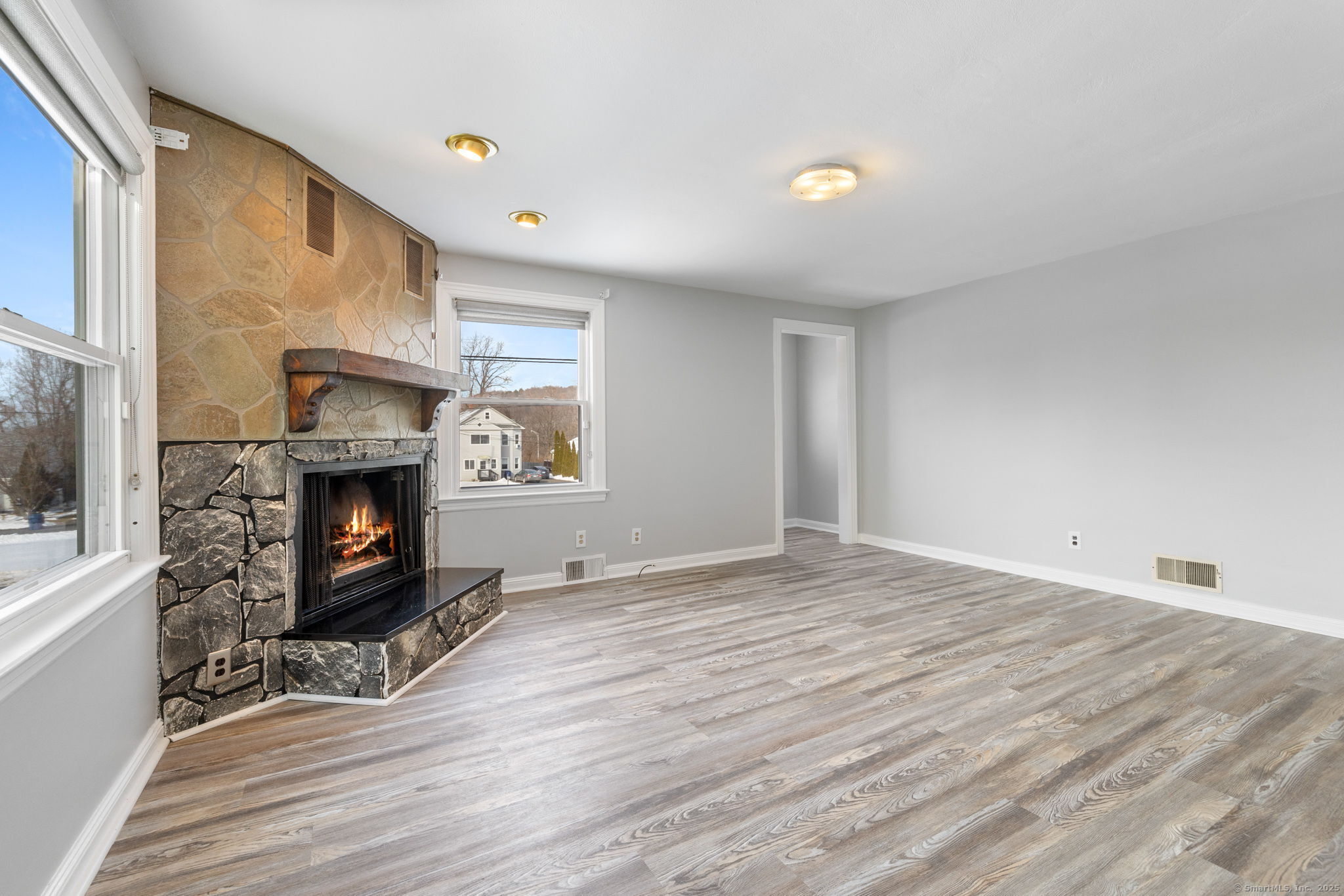 Plainville, Connecticut 06062, United States, 3 Bedrooms Bedrooms, ,1 BathroomBathrooms,Residential,Pending,3769