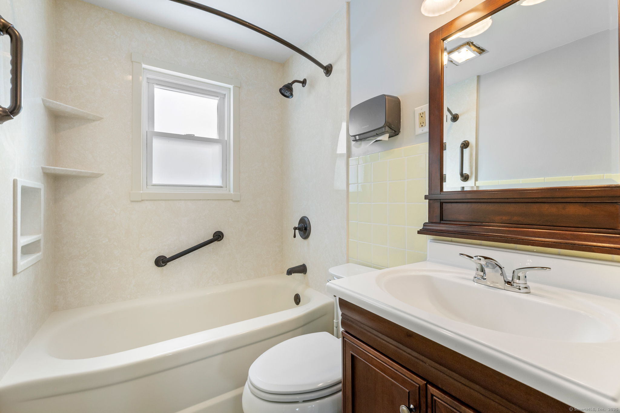 Plainville, Connecticut 06062, United States, 3 Bedrooms Bedrooms, ,1 BathroomBathrooms,Residential,Pending,3769